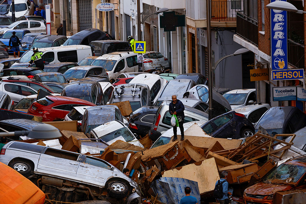 image Spain flood death toll hits 205 as Valencia opens temporary morgue