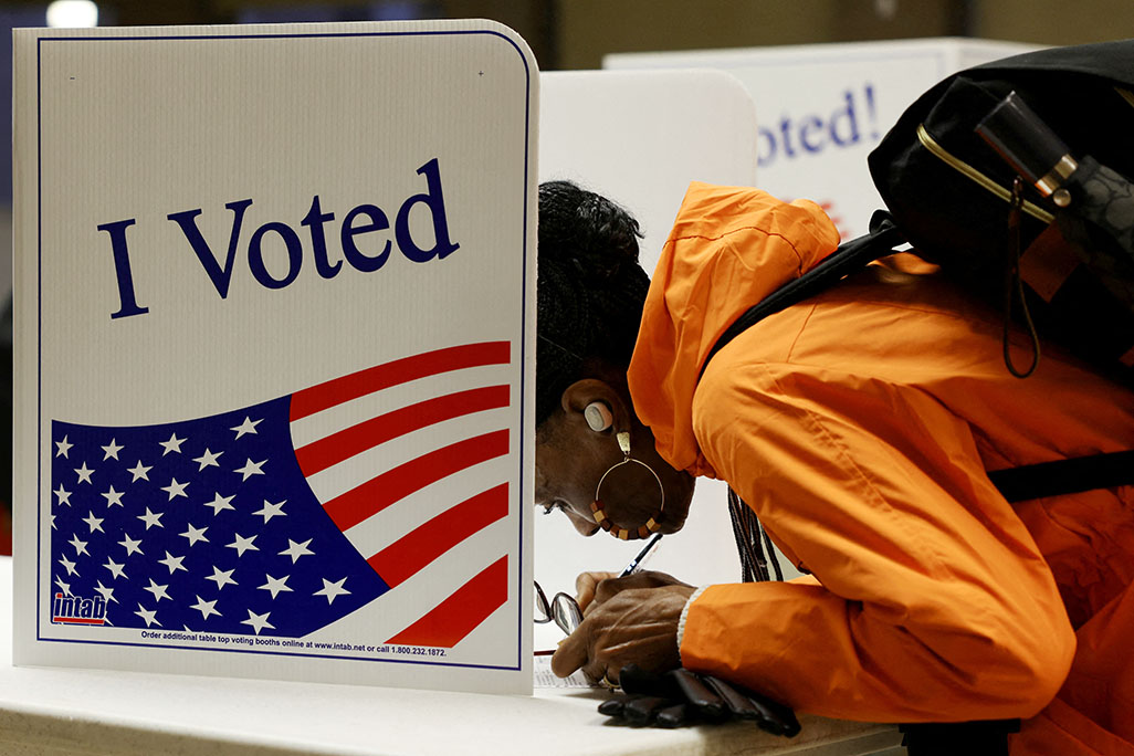 image US voters head to polls as turbulent campaign concludes
