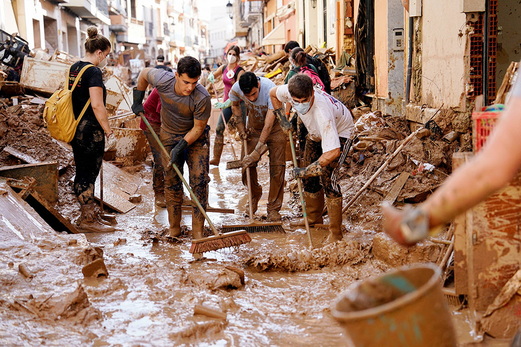 image Spaniards brace for fresh storms two weeks after deadly Valencia floods