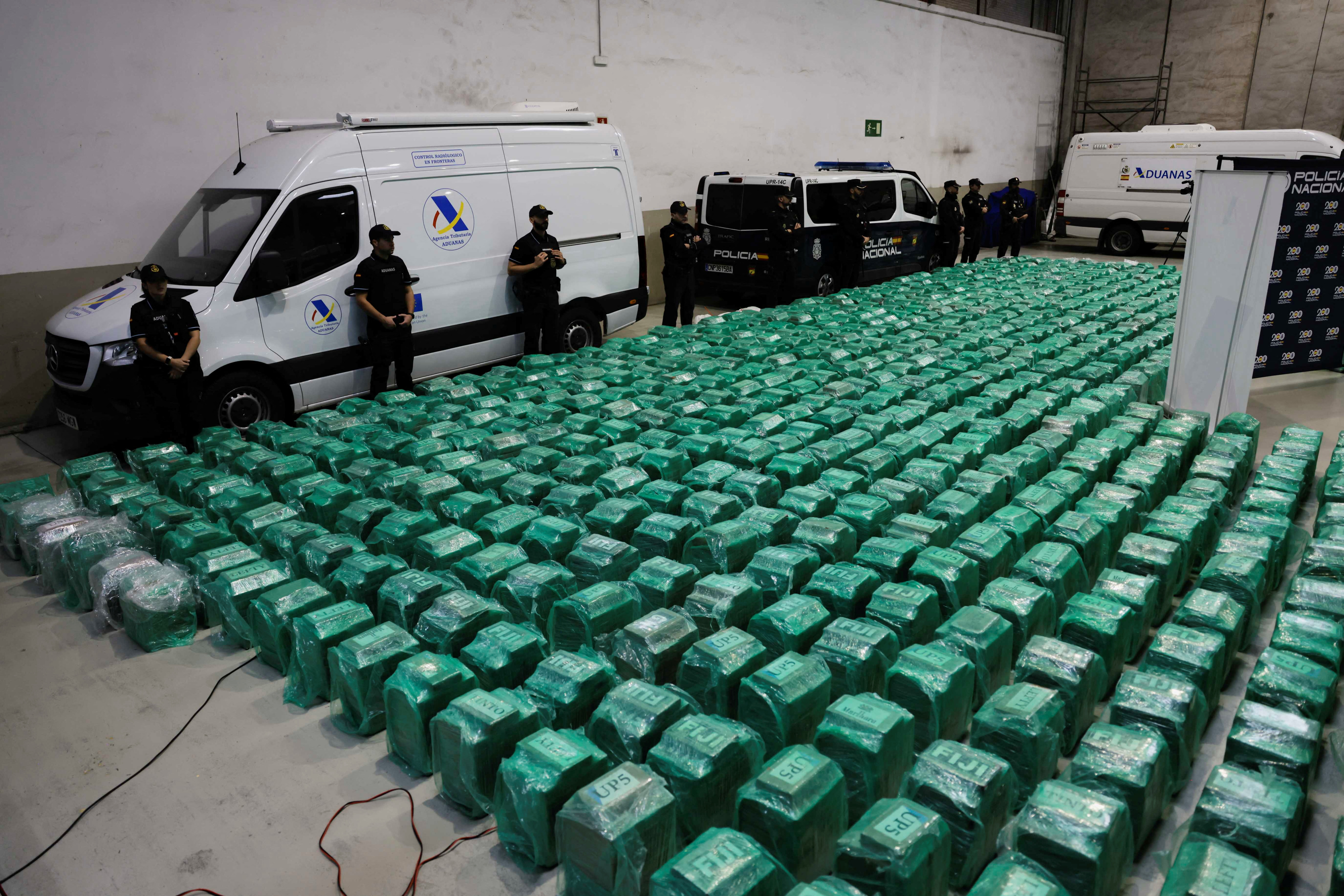 image Spanish police seize record cocaine in Ecuadorean banana shipment