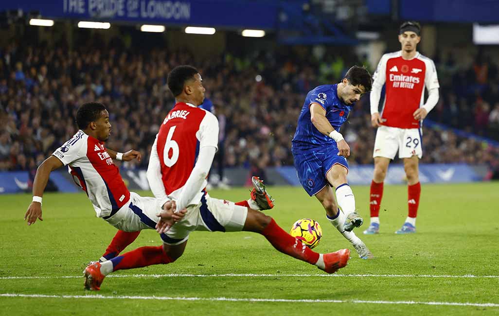 image Chelsea and Arsenal draw 1-1 in tight London derby