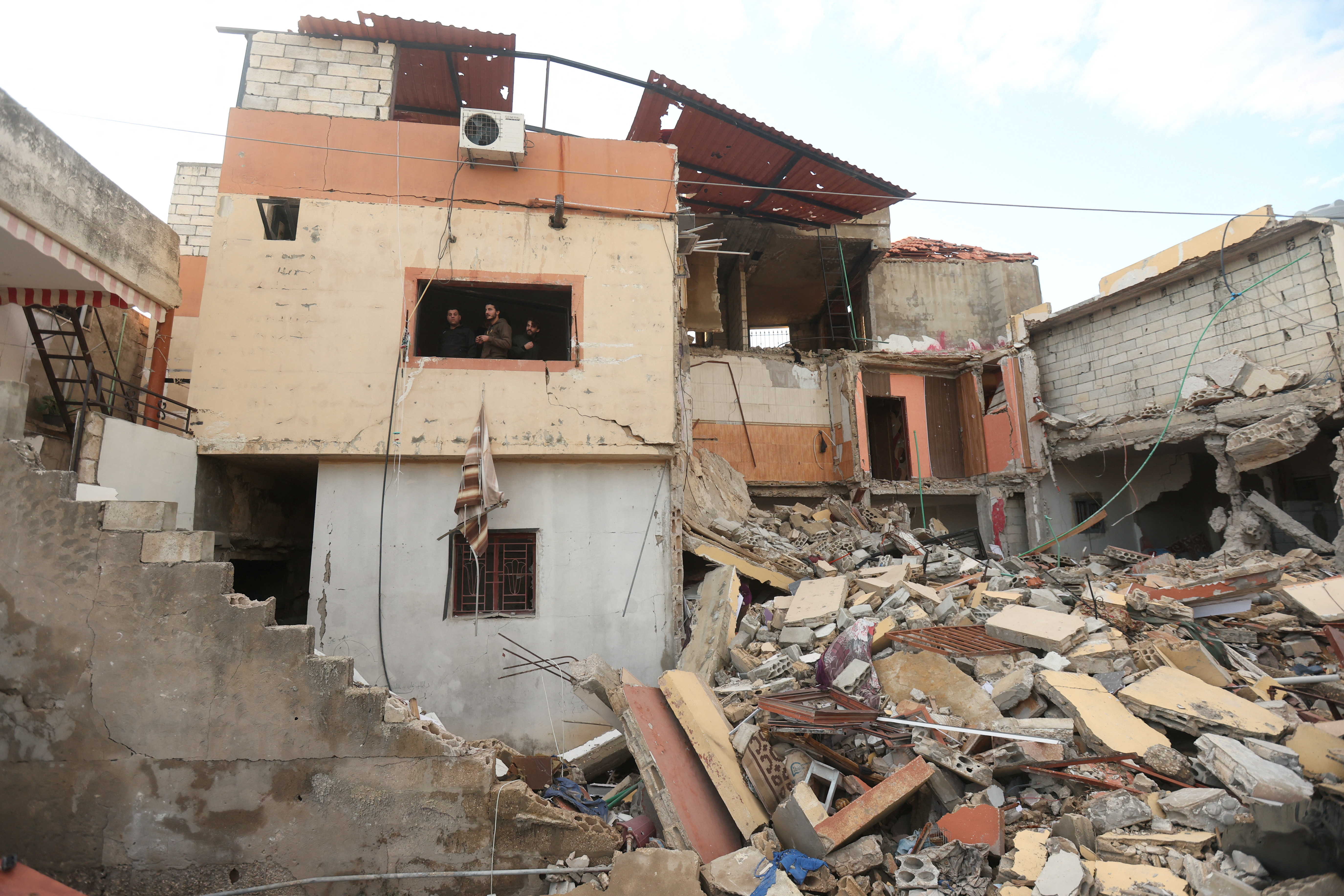 image Israeli military says Lebanese residents are prohibited to move south to several villages