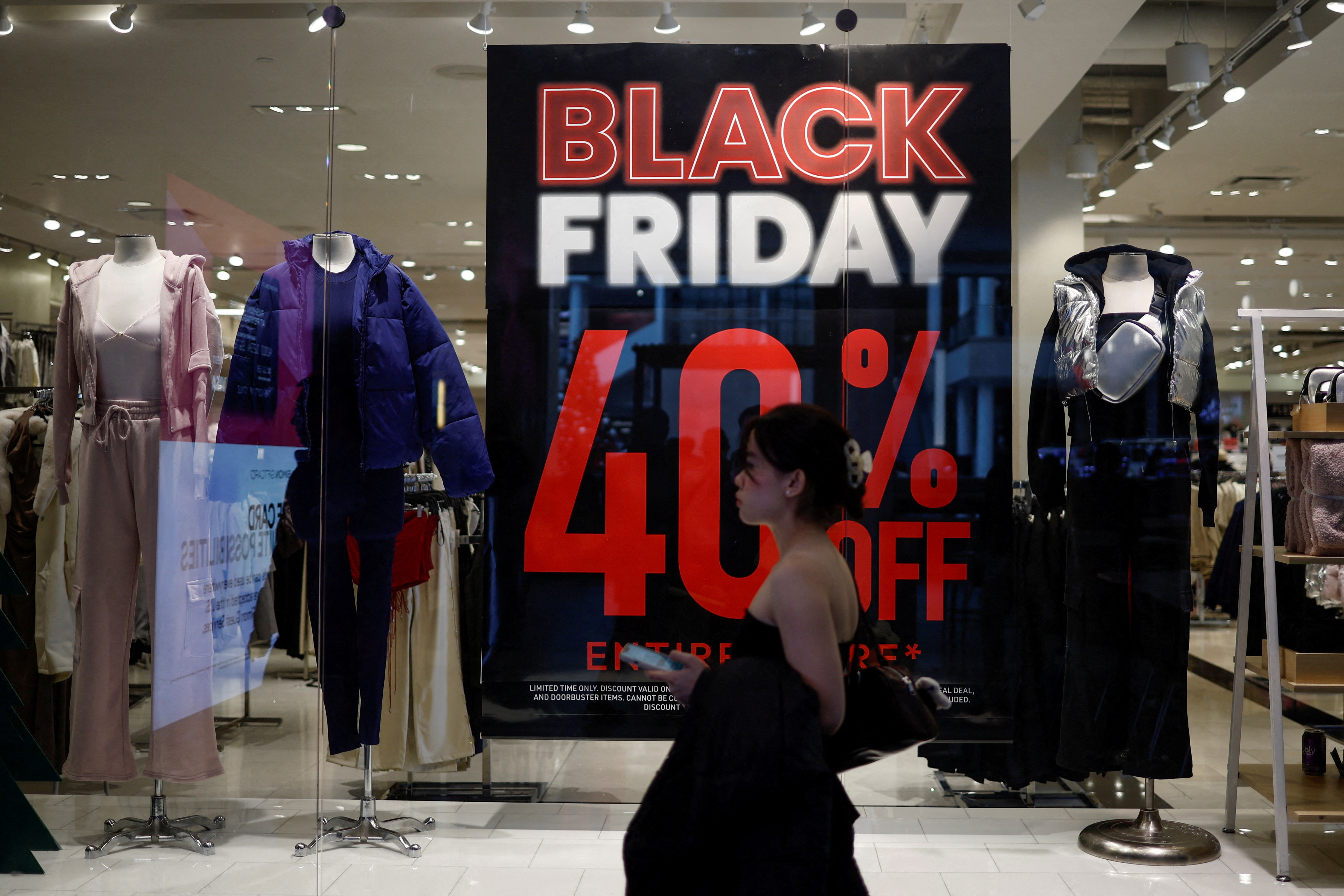 image Retailers brace for Black Friday amid shorter selling season, cautious shoppers