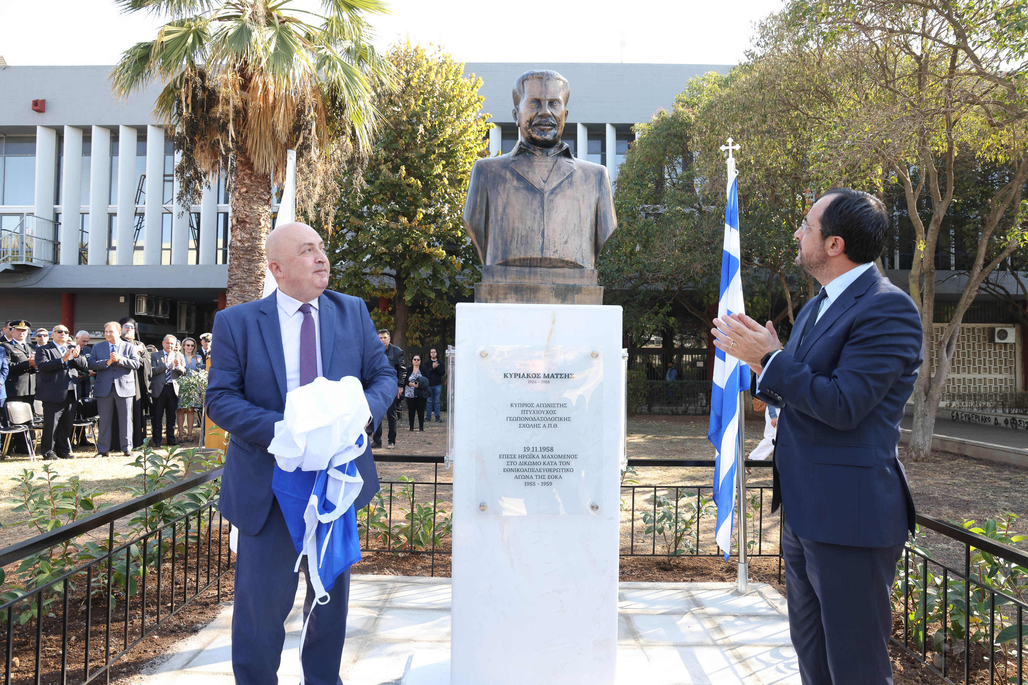 image Christodoulides unveils bust of Eoka fighter in Thessaloniki