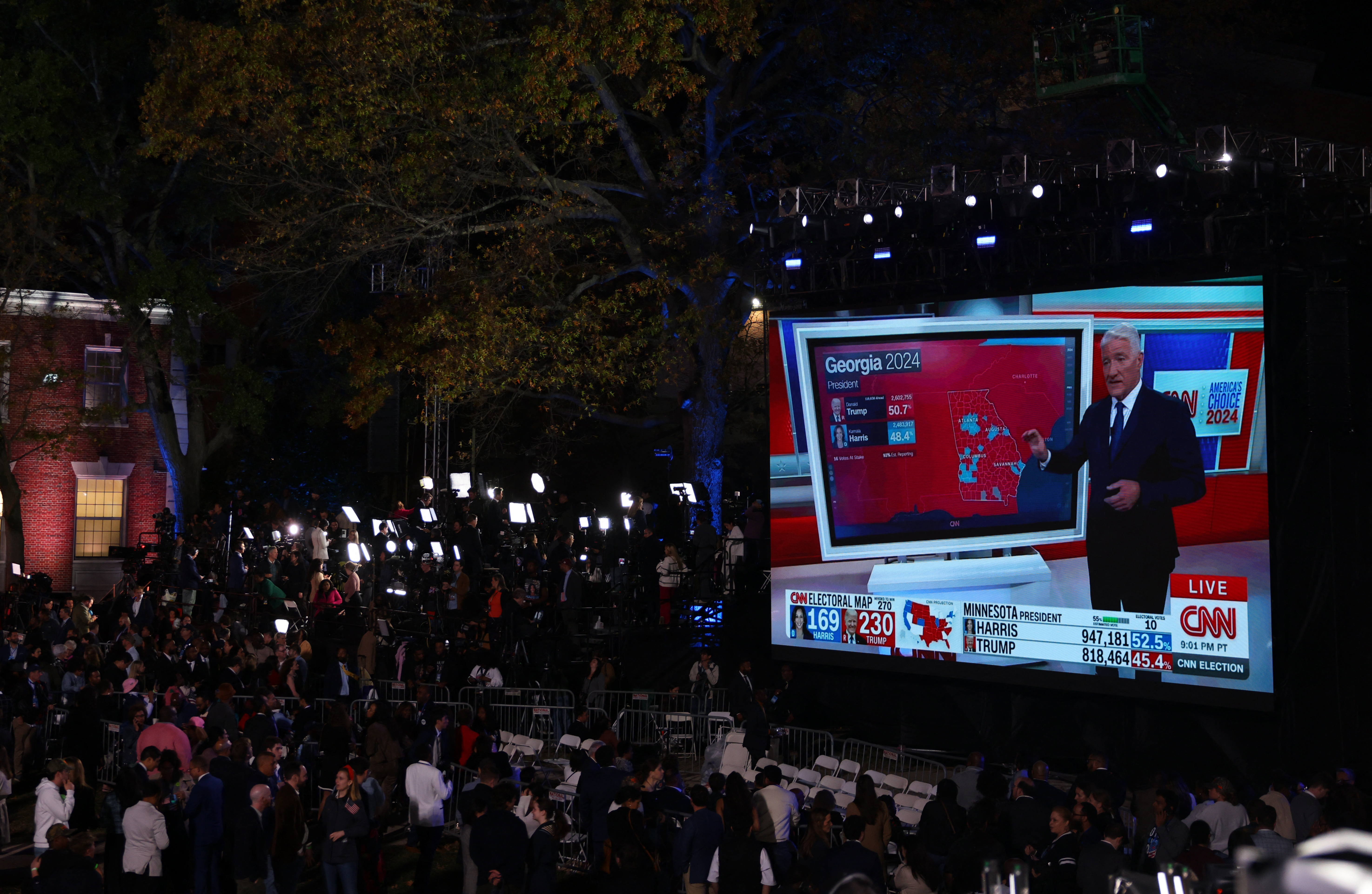 image FACTBOX-Who is winning the US presidential election (7.45am)? (Live tracker)