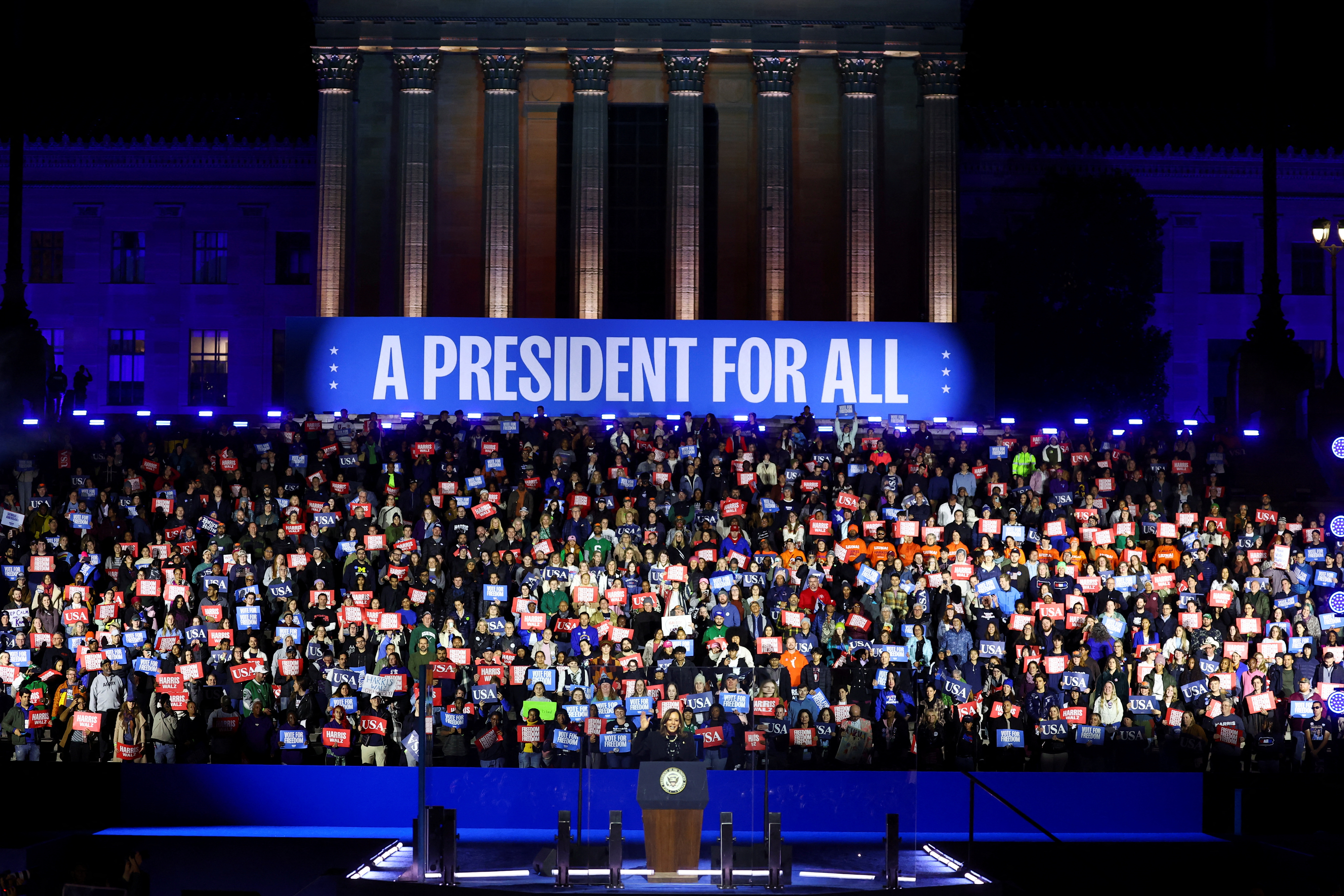 image Trump and Harris make final pitch in Pennsylvania on eve of historic US vote