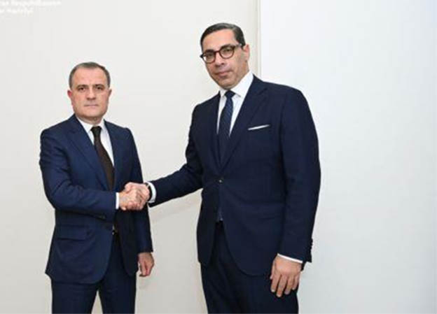 image Kombos in first-time meeting with Azeri counterpart