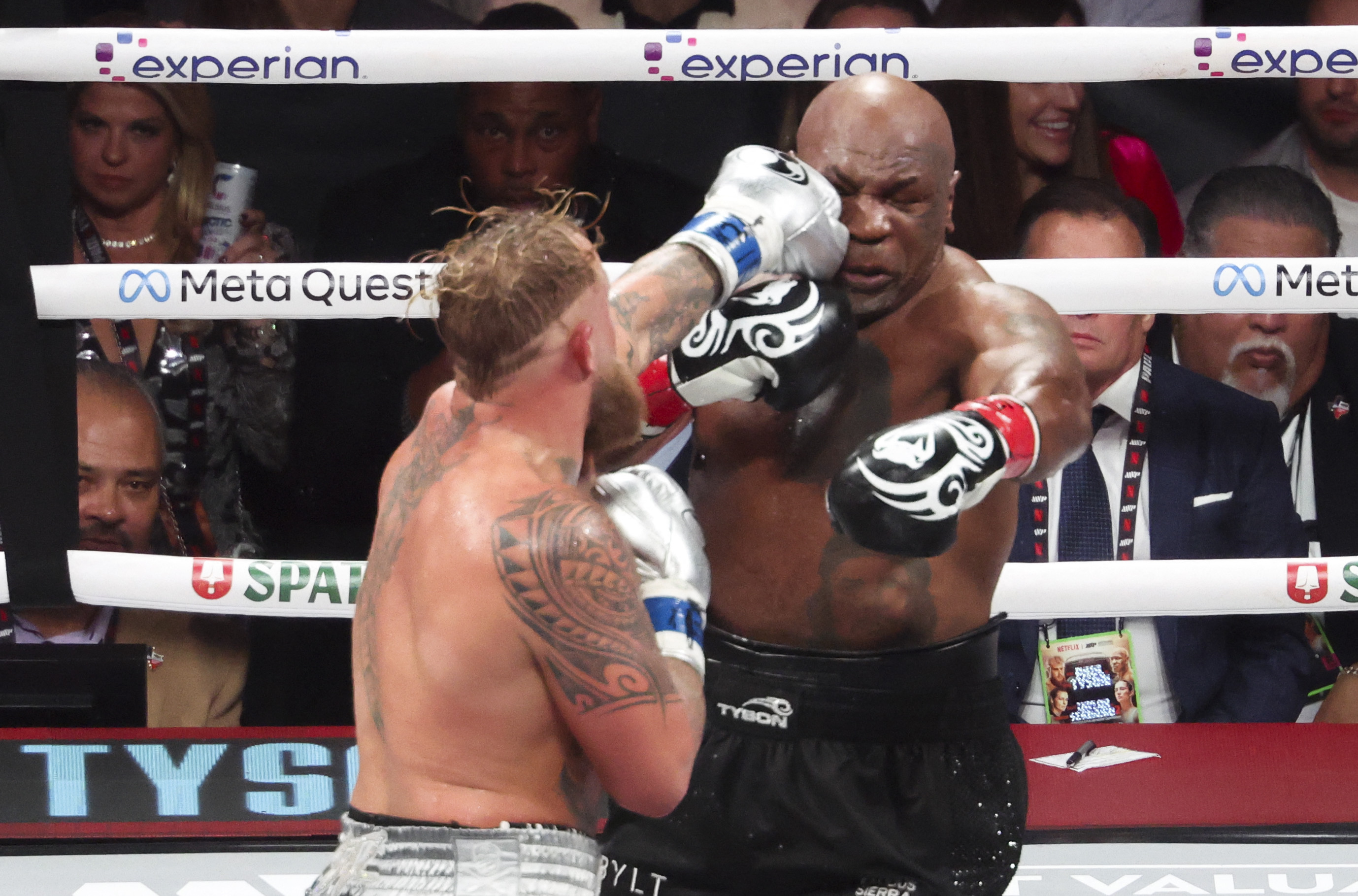 image Paul beats Tyson by unanimous decision in Texas