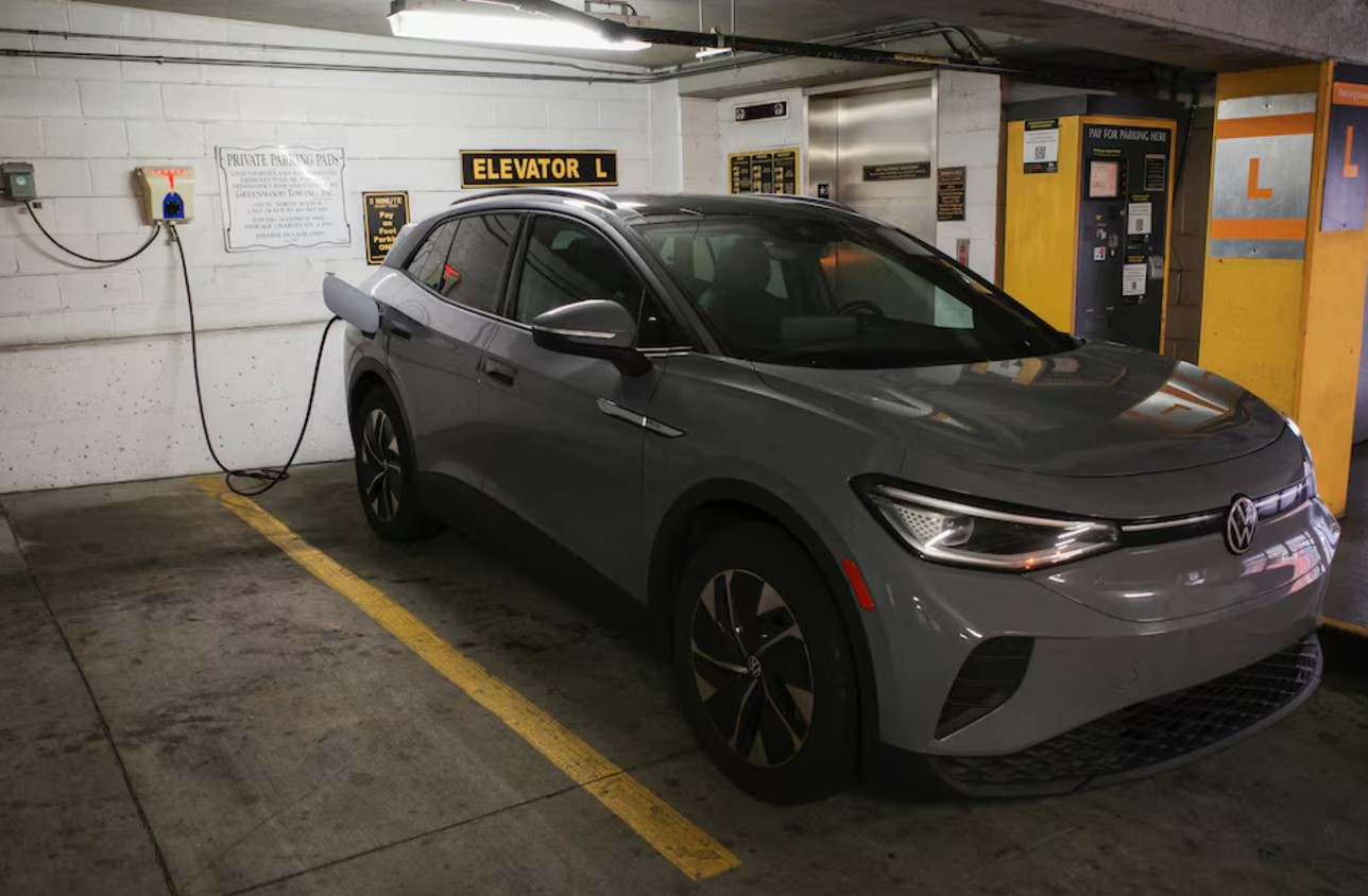 image Automakers urge Trump to preserve EV tax credits, boost self-driving cars