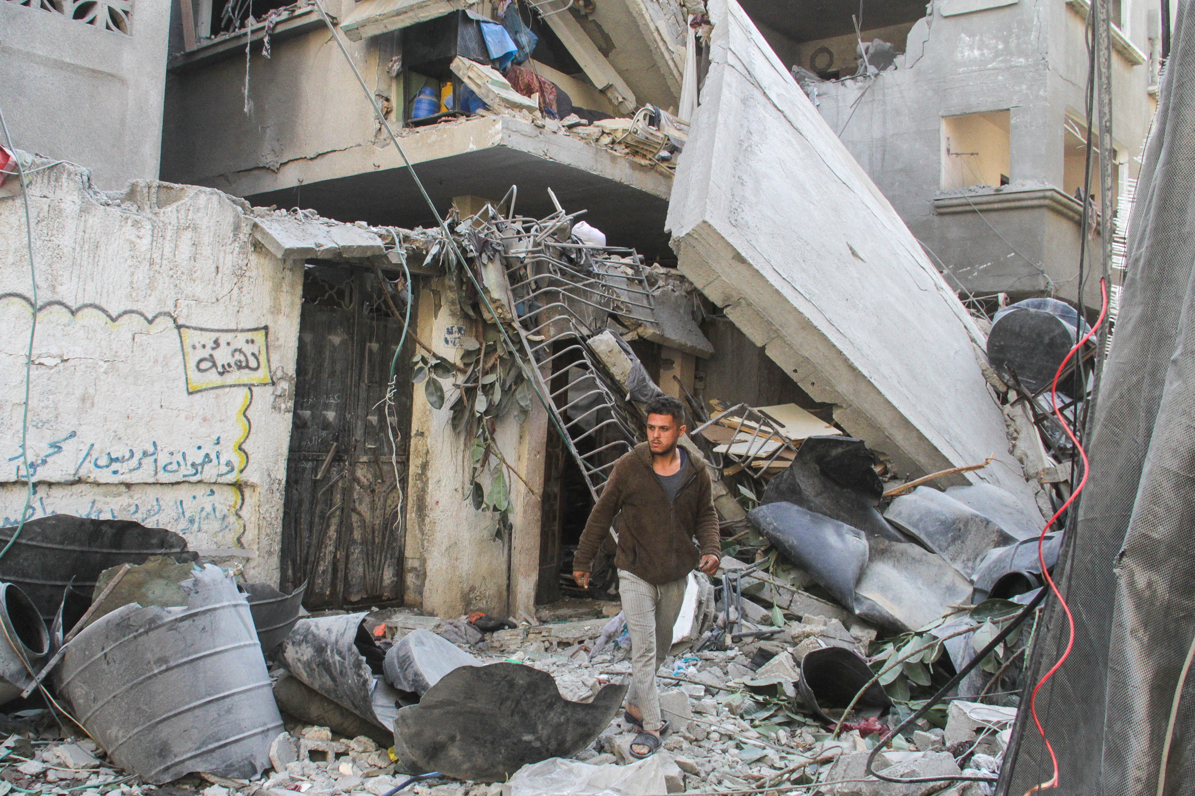 image Israeli army orders Gaza City suburb evacuated, spurring new displacement wave