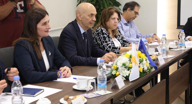 image Shipping minister heads to Hong Kong for maritime summit