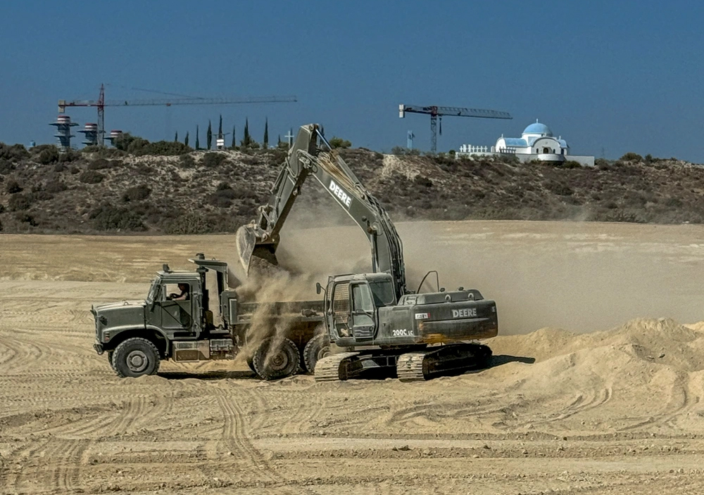 image US navy helps construct heliport at Mari