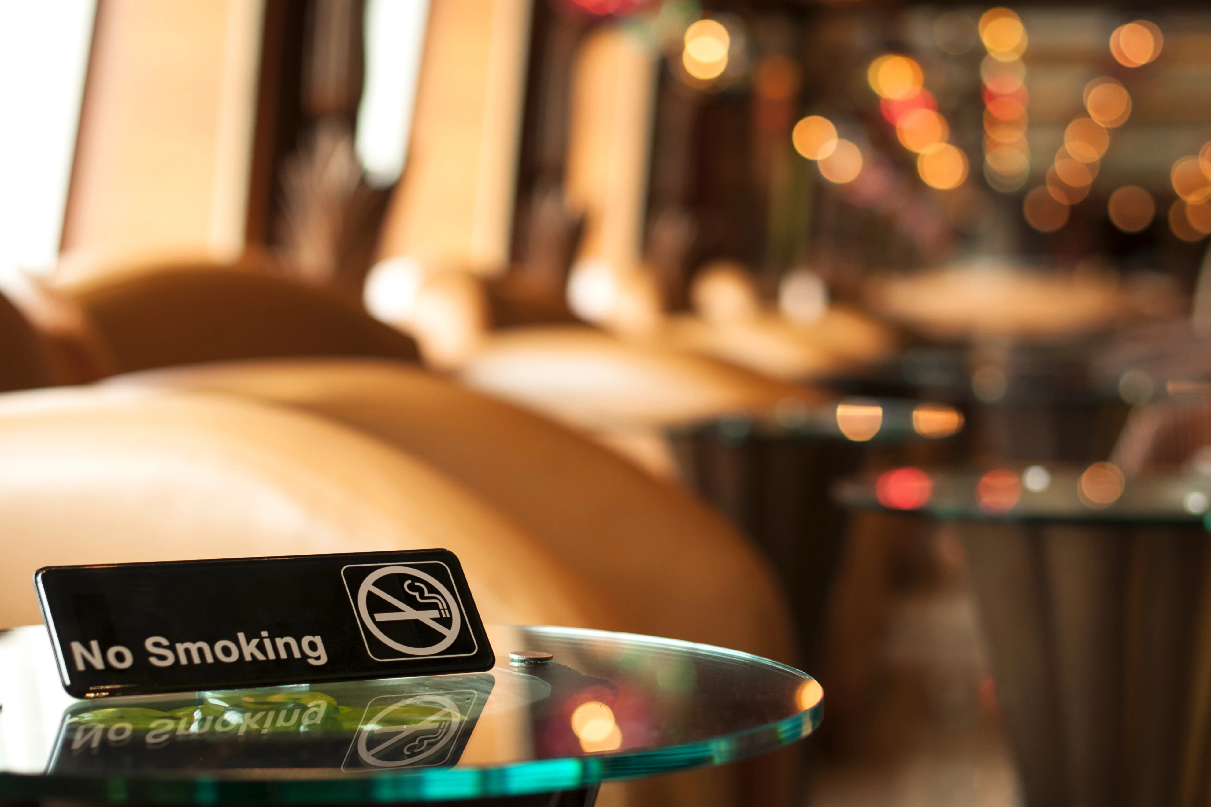 image British lawmakers vote in favour of strict anti-smoking rules