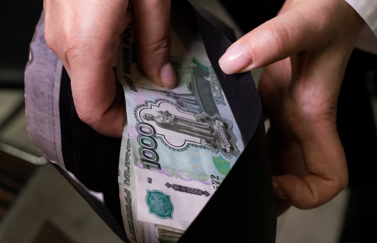 image Russian rouble hits 32-month low 