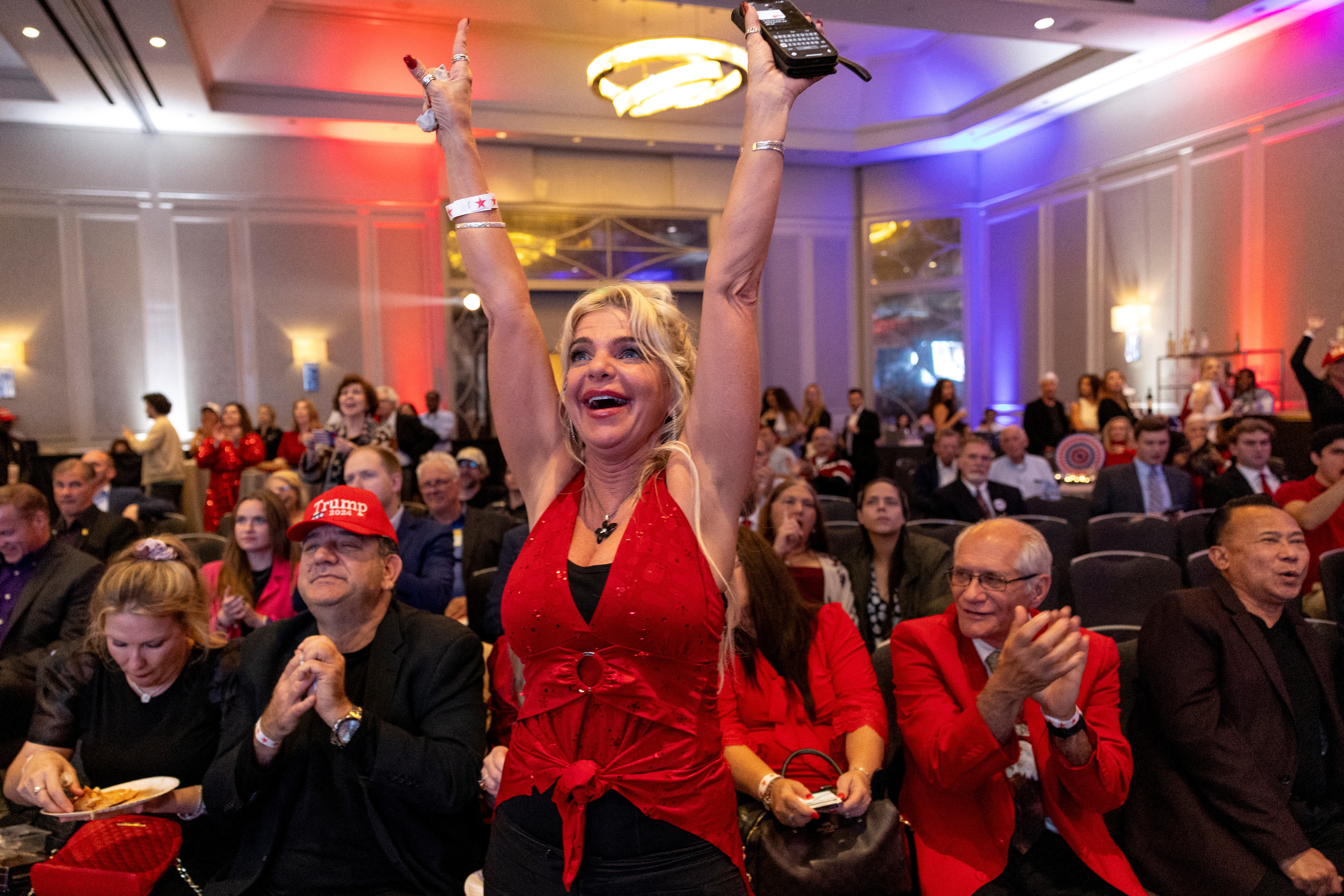 image Republicans win control of US Senate, House still up in the air