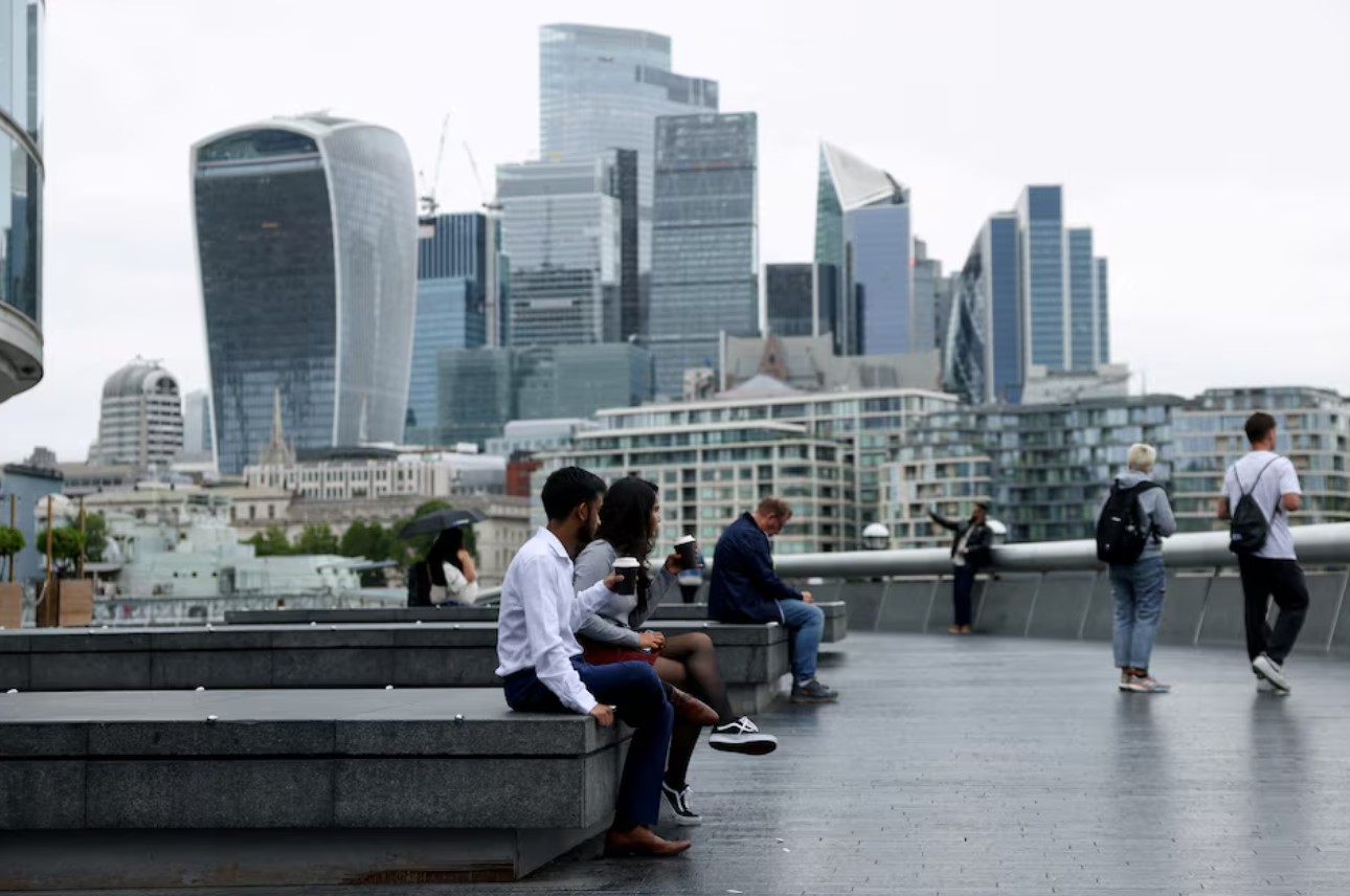image UK services job cuts intensify before employment tax hike