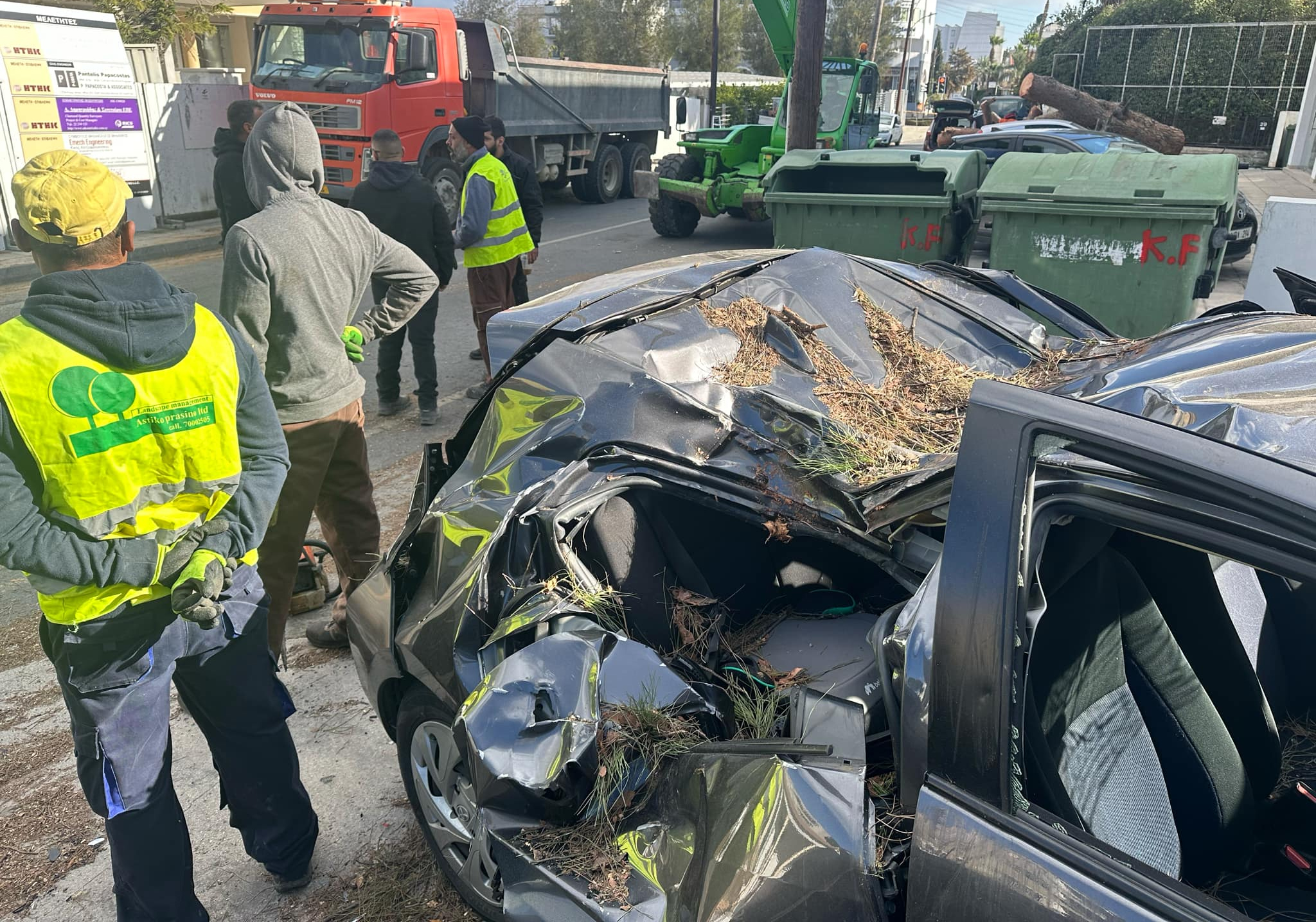 image Crews clearing up aftermath of severe weekend winds, Nicosia mayors urge vigilance
