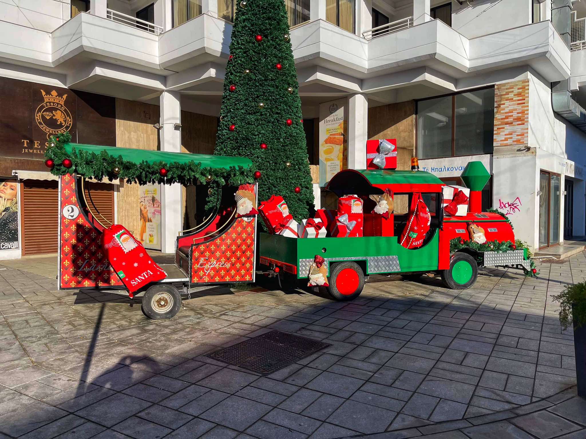 image Larnaca mourns theft of Santa decoration