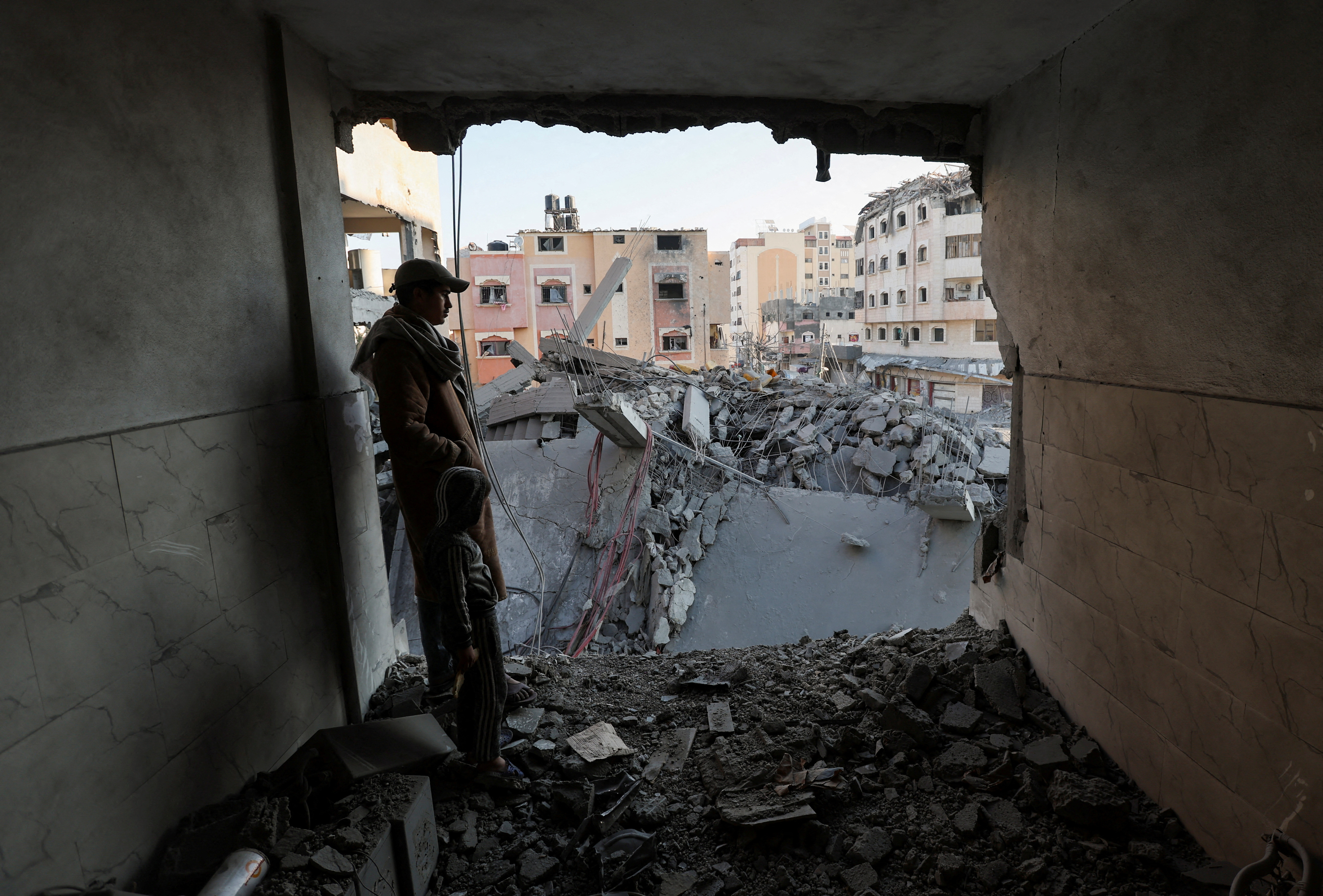 image Israeli army bombards homes in north Gaza, airstrike kills 15, medics say
