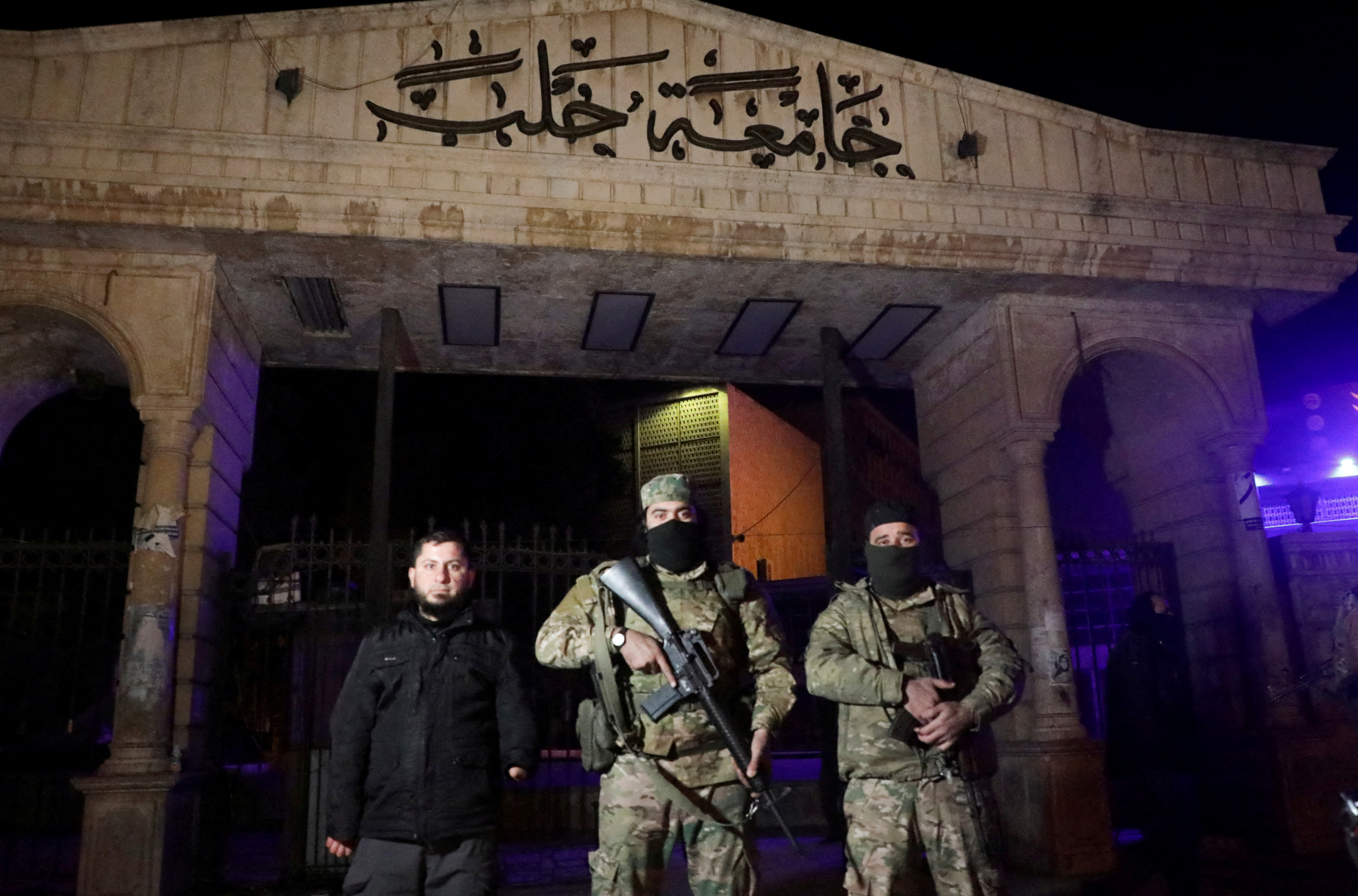 image Iraqi fighters head to Syria to battle rebels but Lebanon&#8217;s Hezbollah stays out