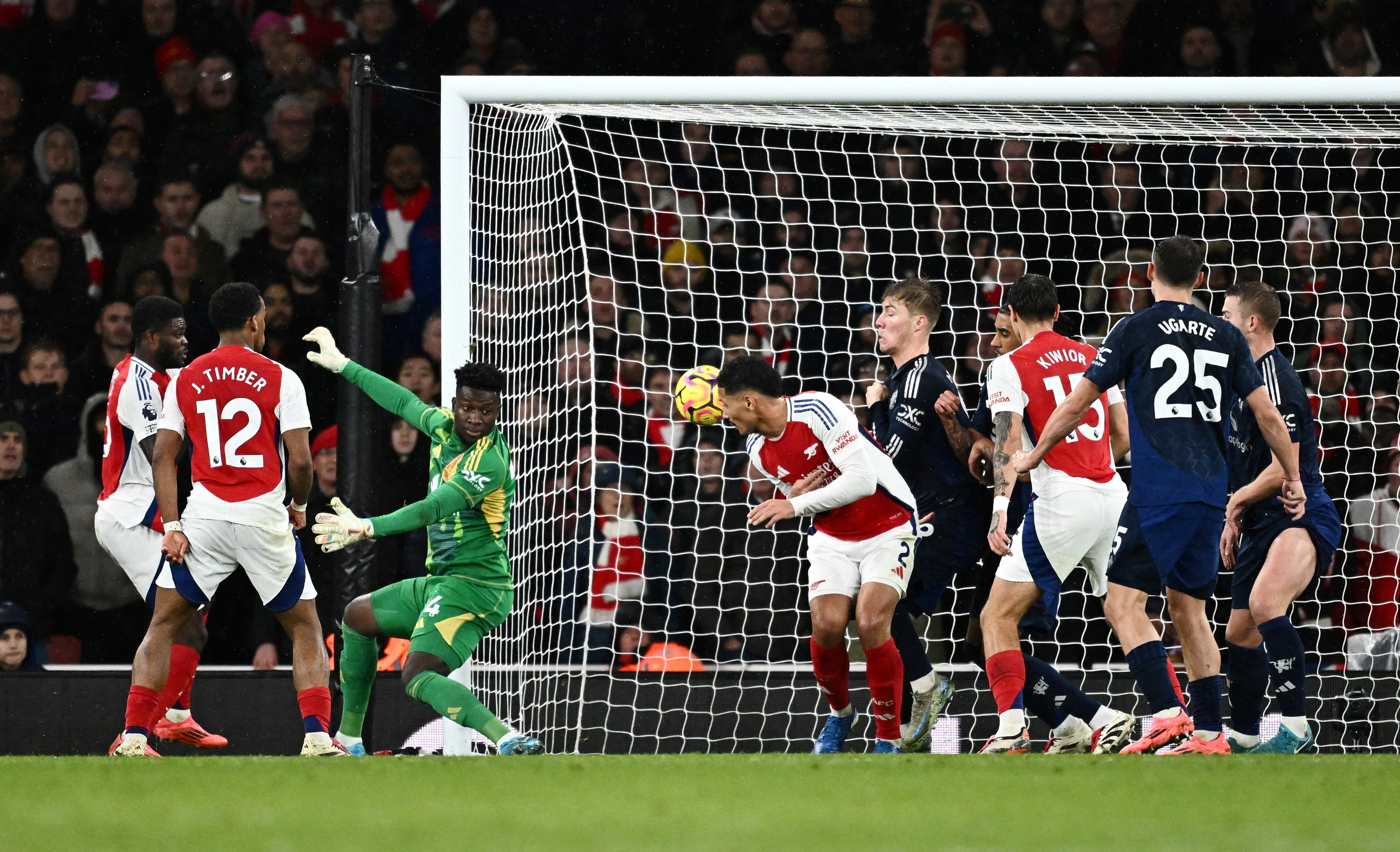 image Corner kings Arsenal beat Manchester United to cut gap to Liverpool