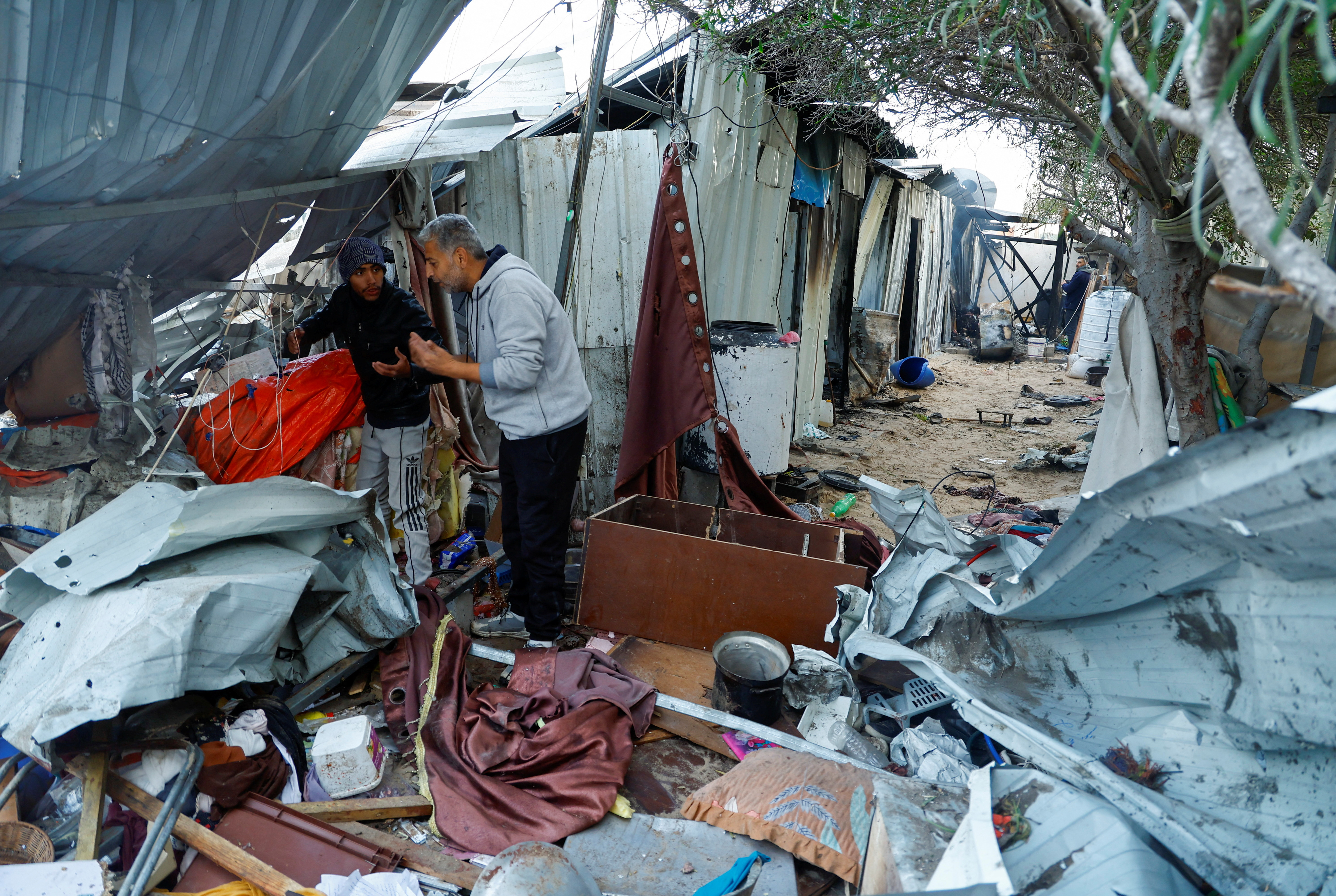 image Israeli forces storm into Gaza hospital, expel some staff, displaced people, its director says