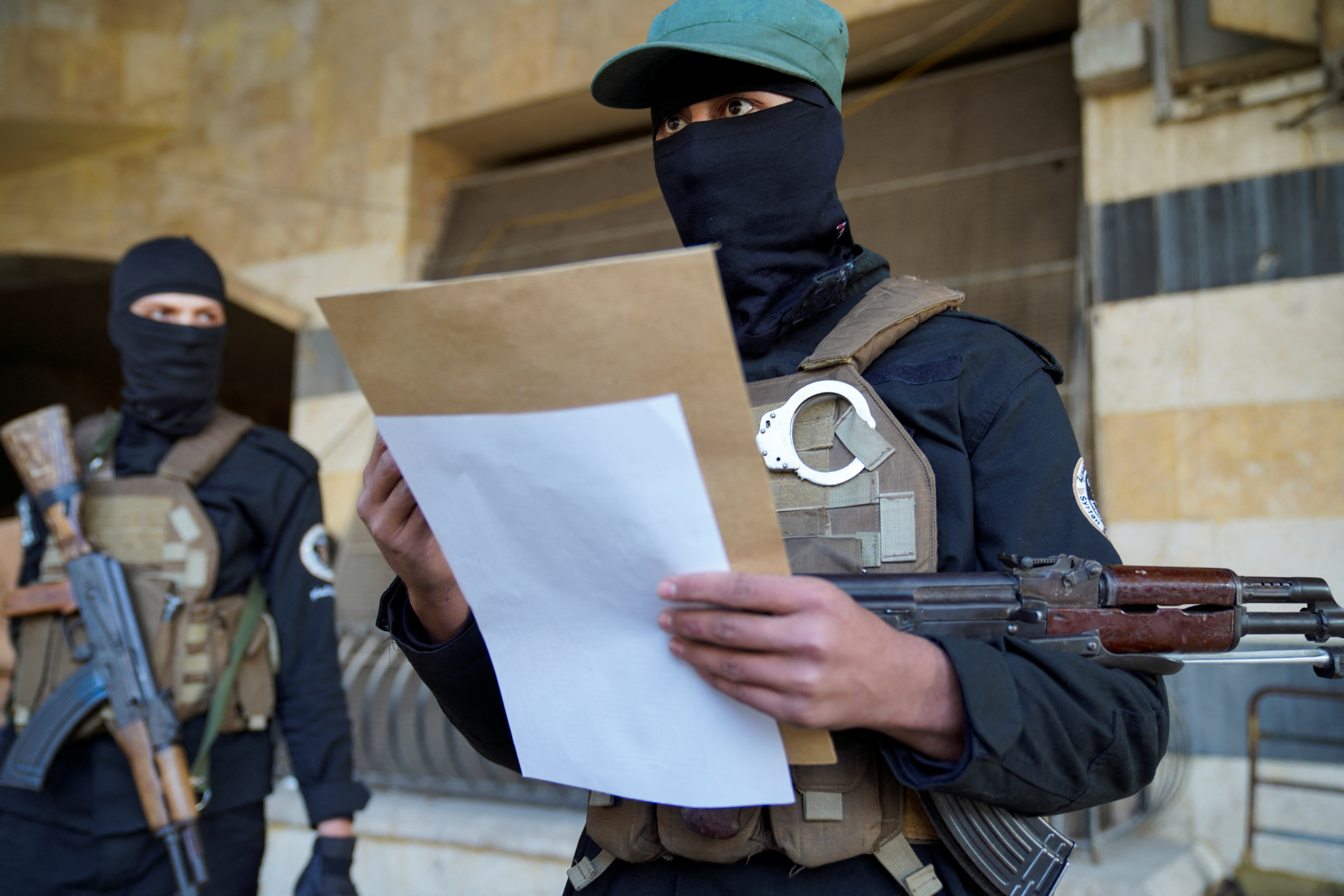 image Qatar opens contacts with Syria&#8217;s HTS group, source says