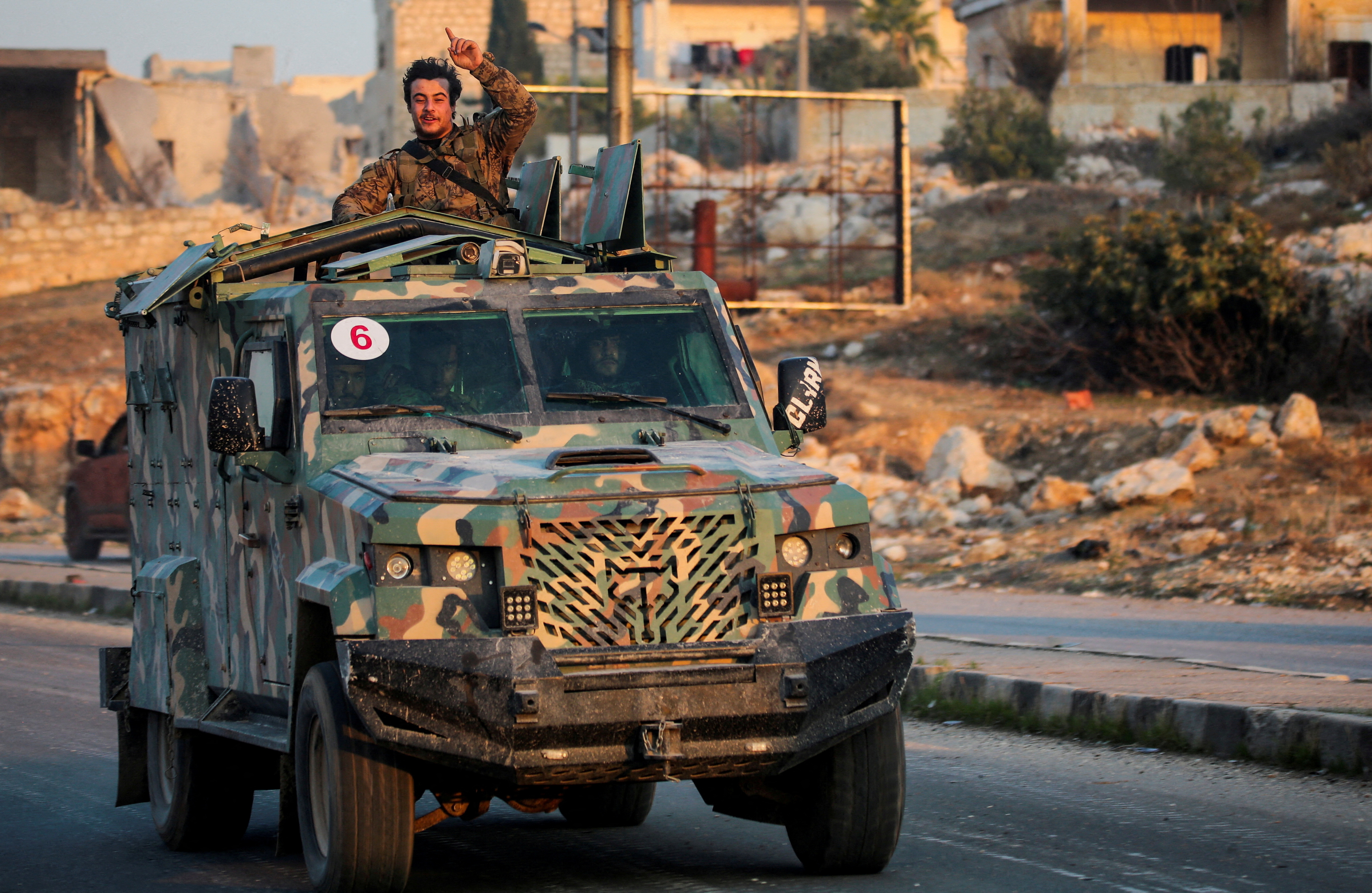 image Iraq considers Syria intervention as rebels advance