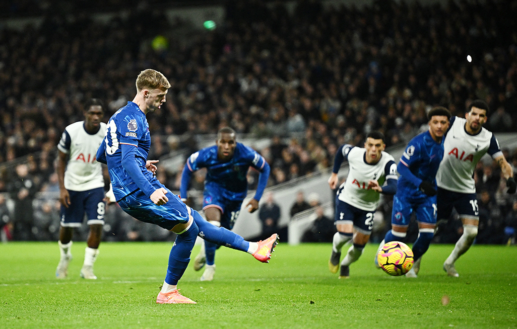 image Palmer on the spot as Chelsea roar back to beat Spurs 4-3