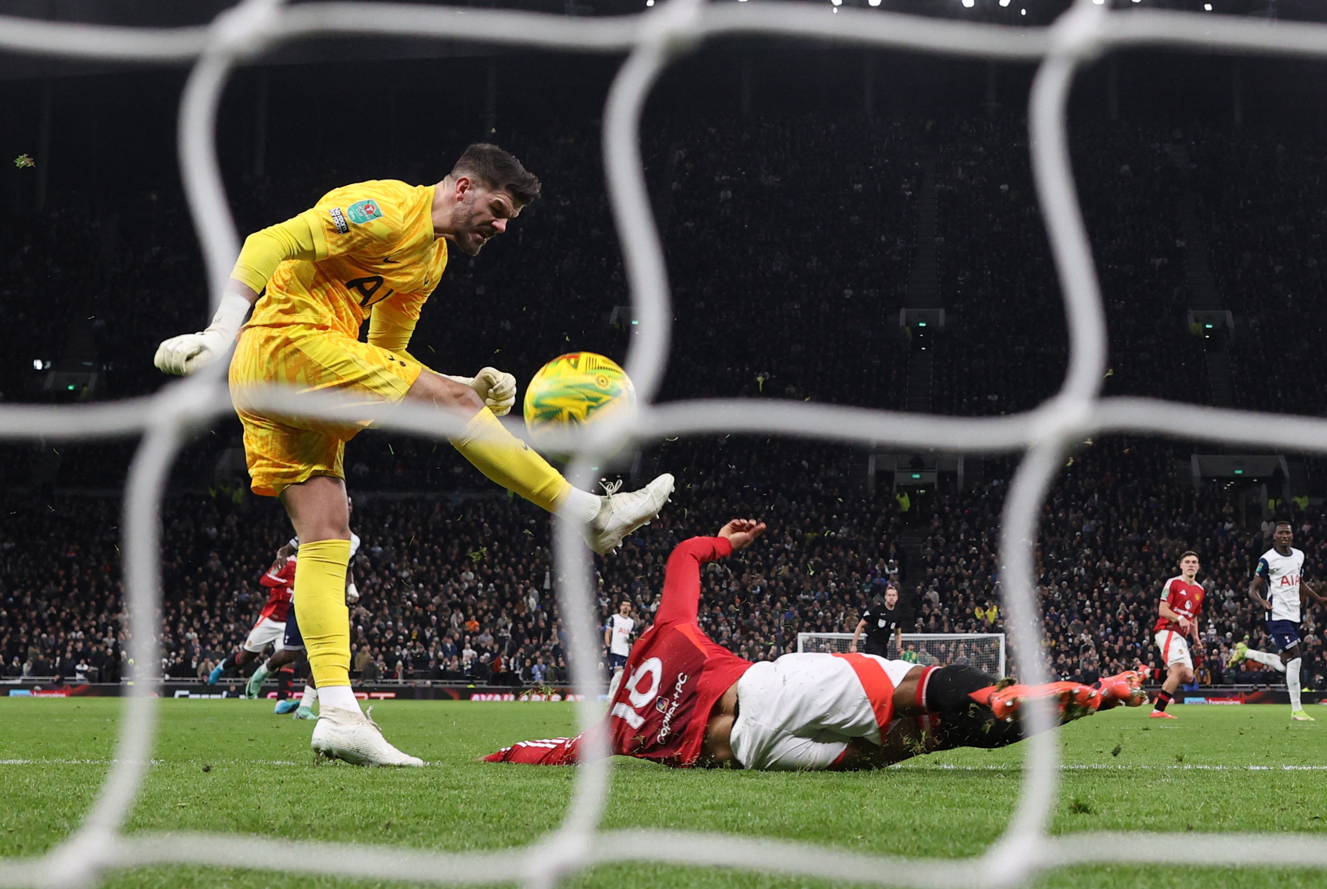 image Tottenham survive Man Utd comeback in League Cup, face Liverpool in the semis