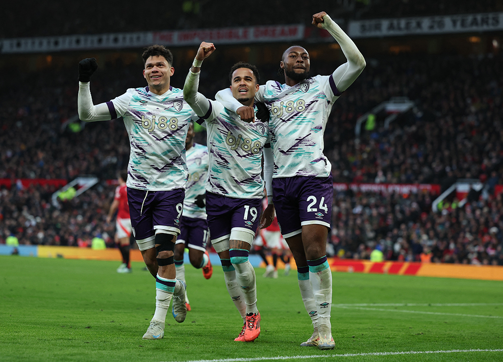 image Bournemouth climb to fifth with 3-0 rout at Man United