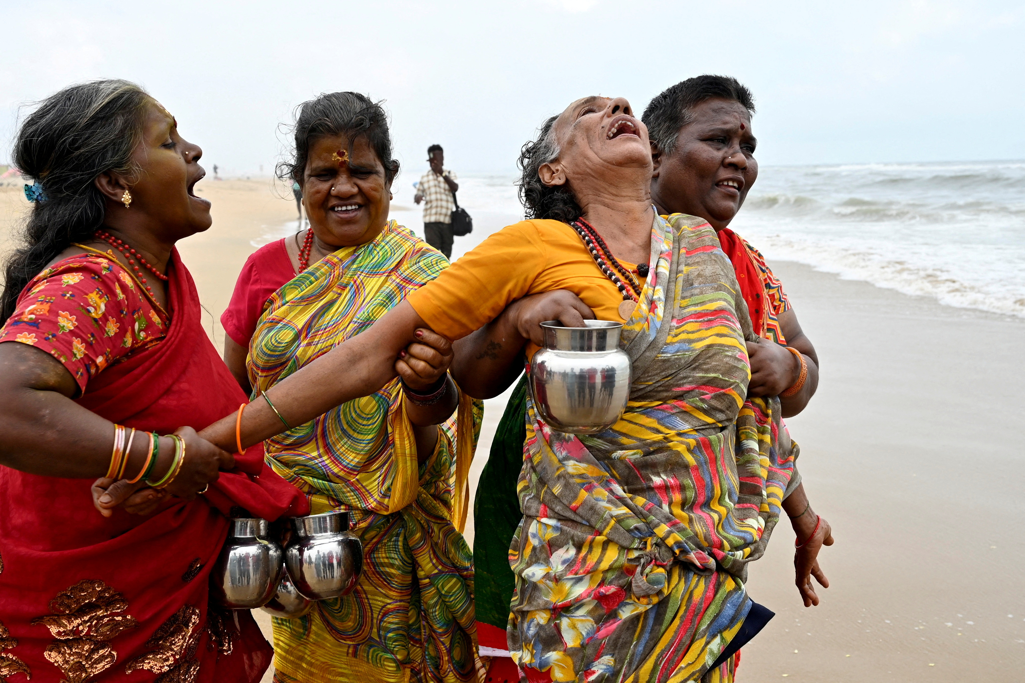image Thousands mark 20 years after deadly Indian Ocean tsunami