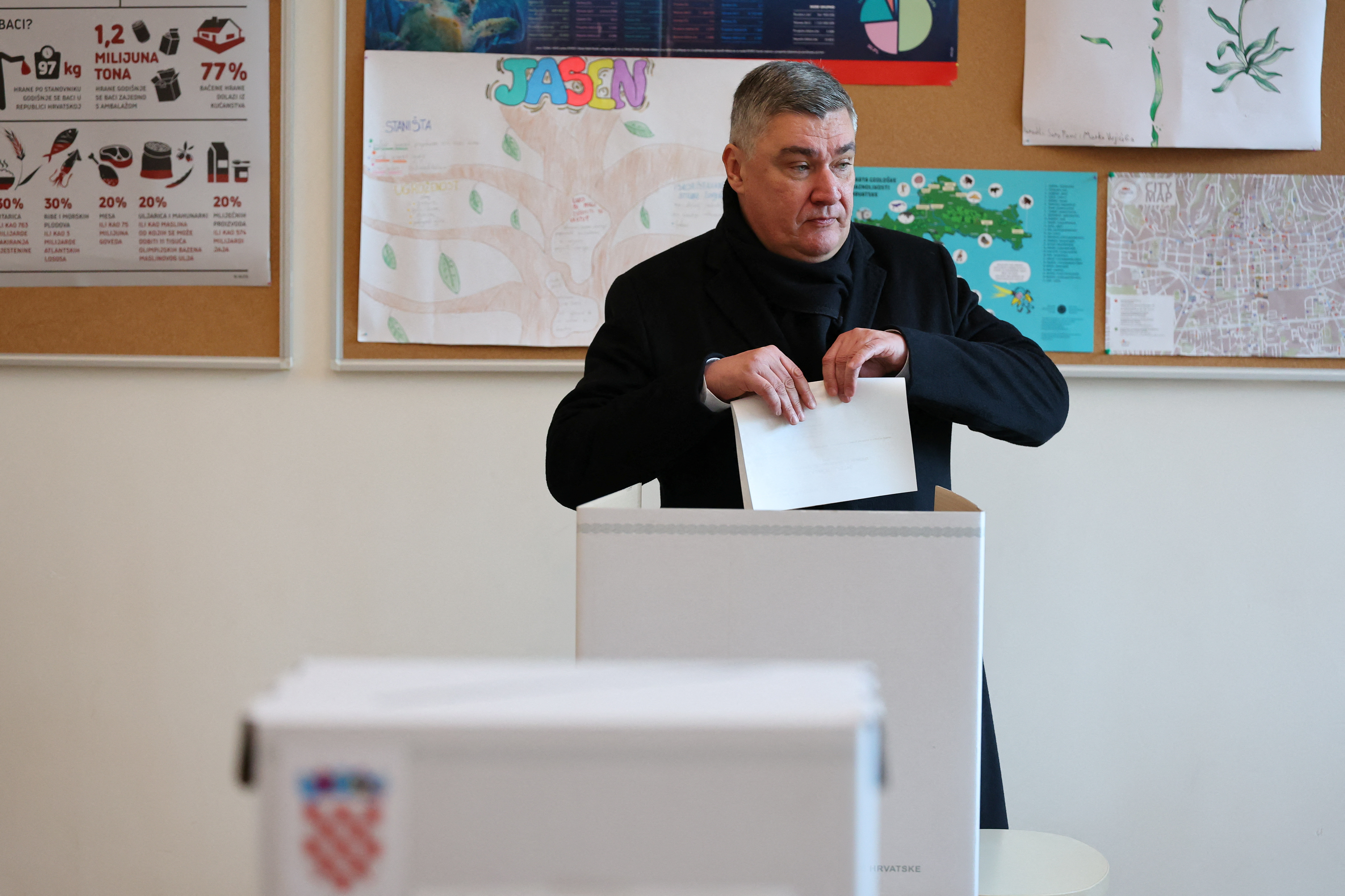 image Croats vote in presidential election, with incumbent favoured in polls