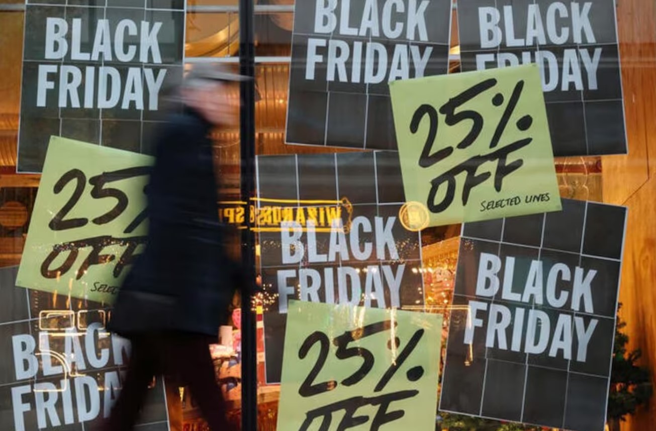 image UK retailers report weakest sales since April, BRC survey shows