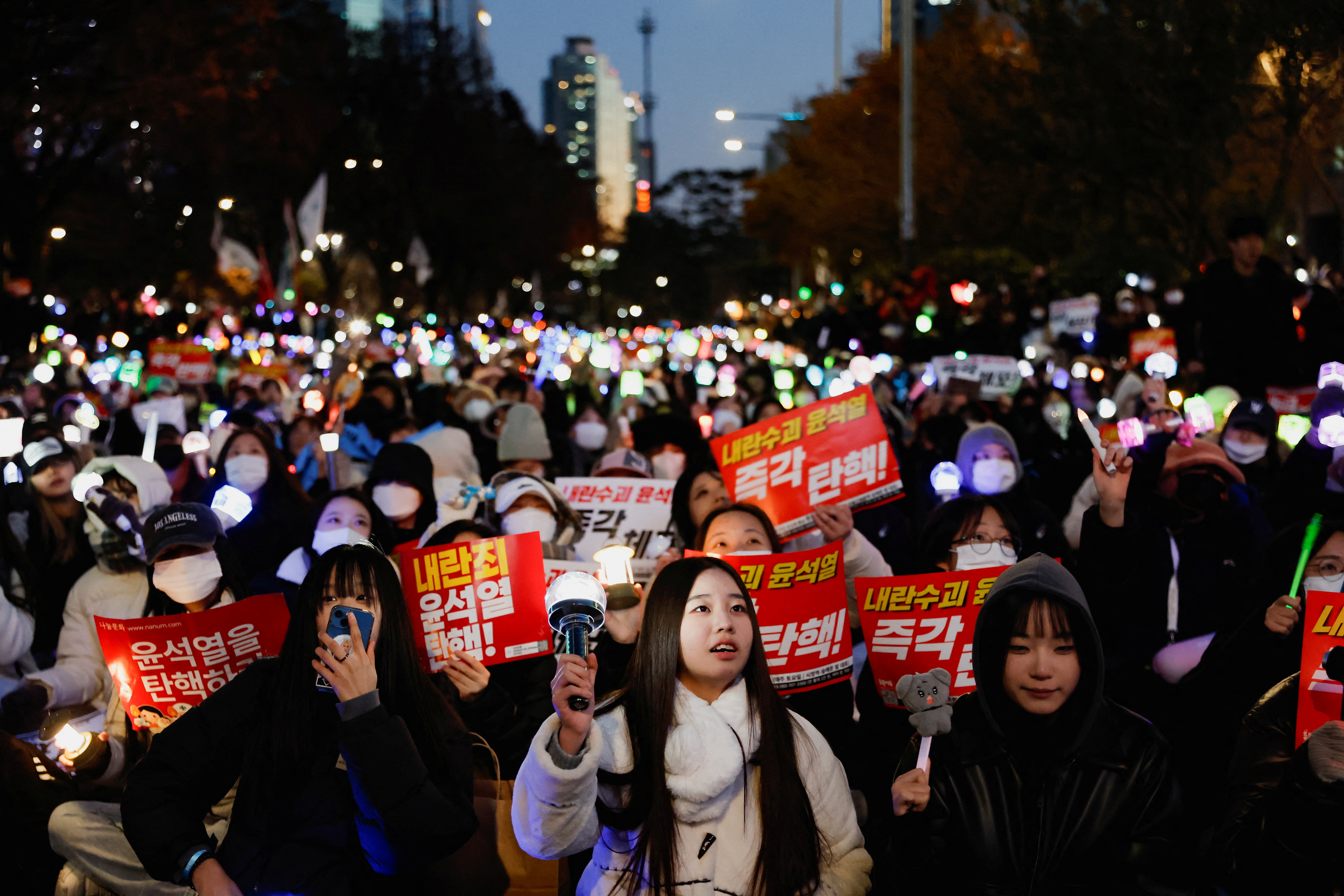 cover South Korea martial law fallout deepens as prosecutors close in on president, ex-defence minister