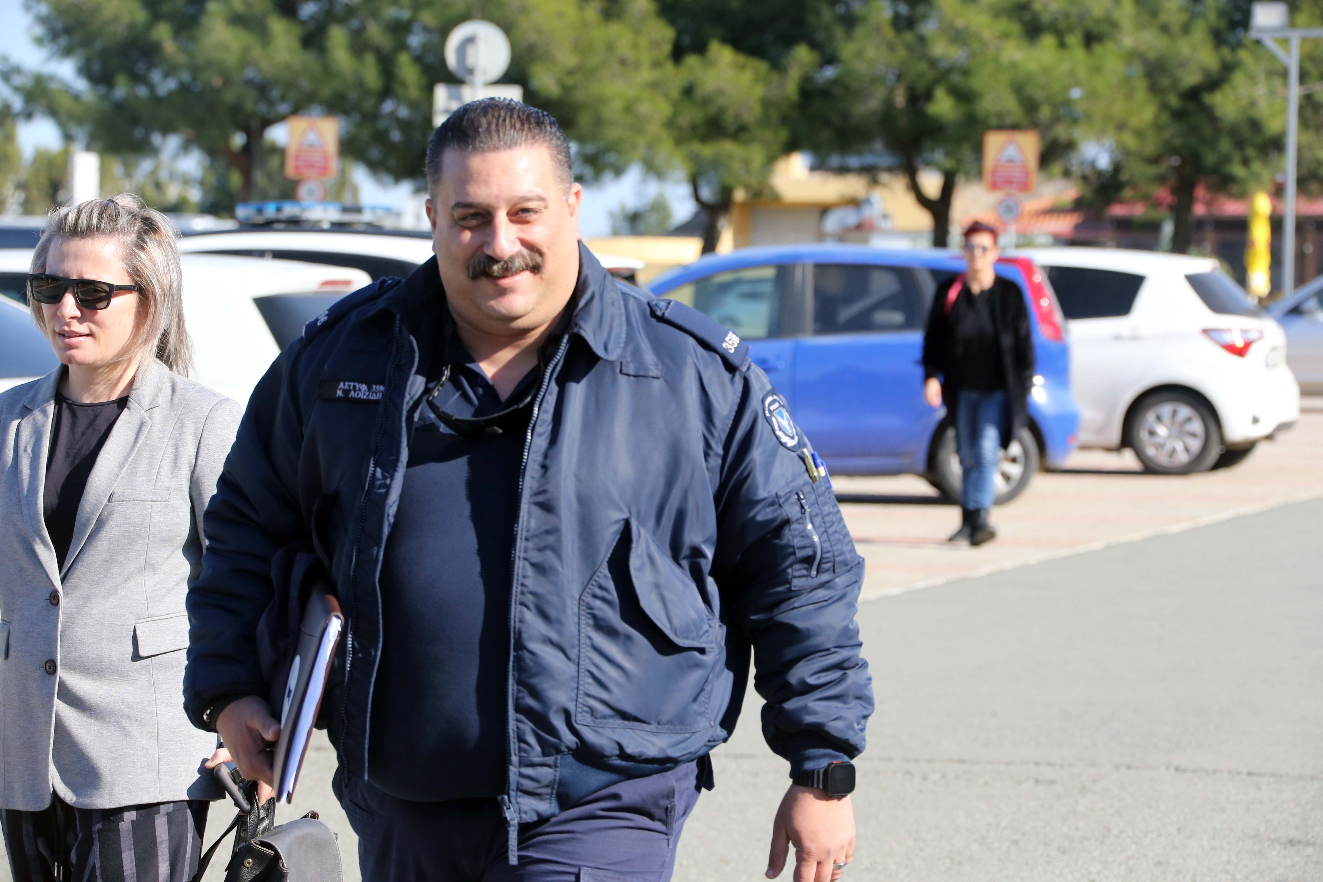 image Police chief drops disciplinary investigation against union leader