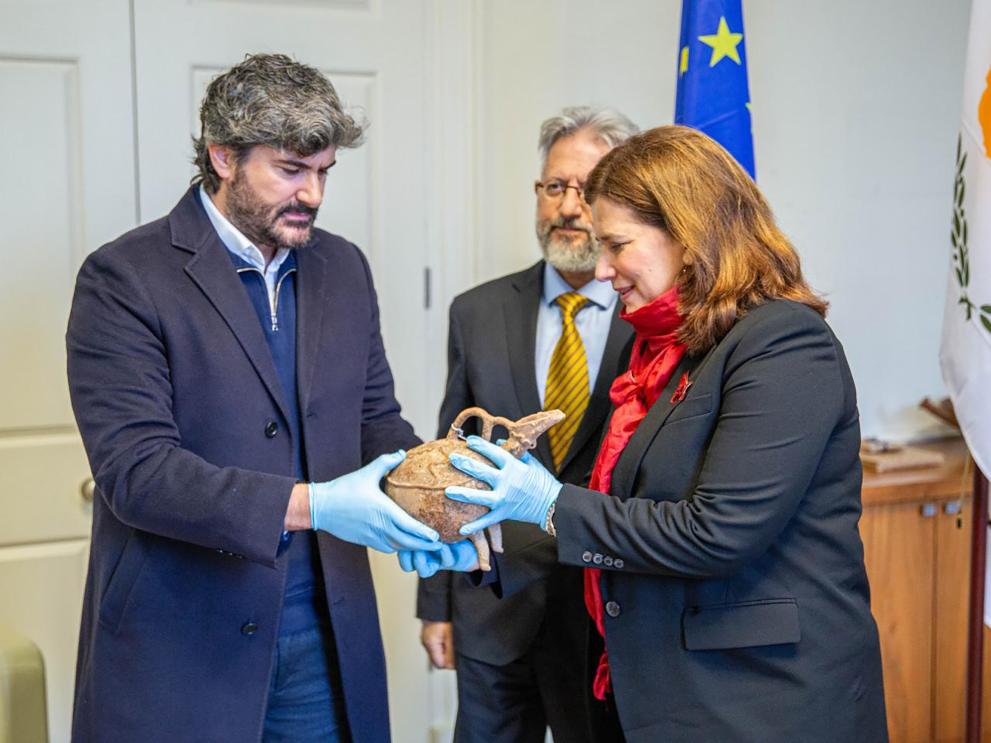 image Ancient urn in London handed back to Cyprus govt