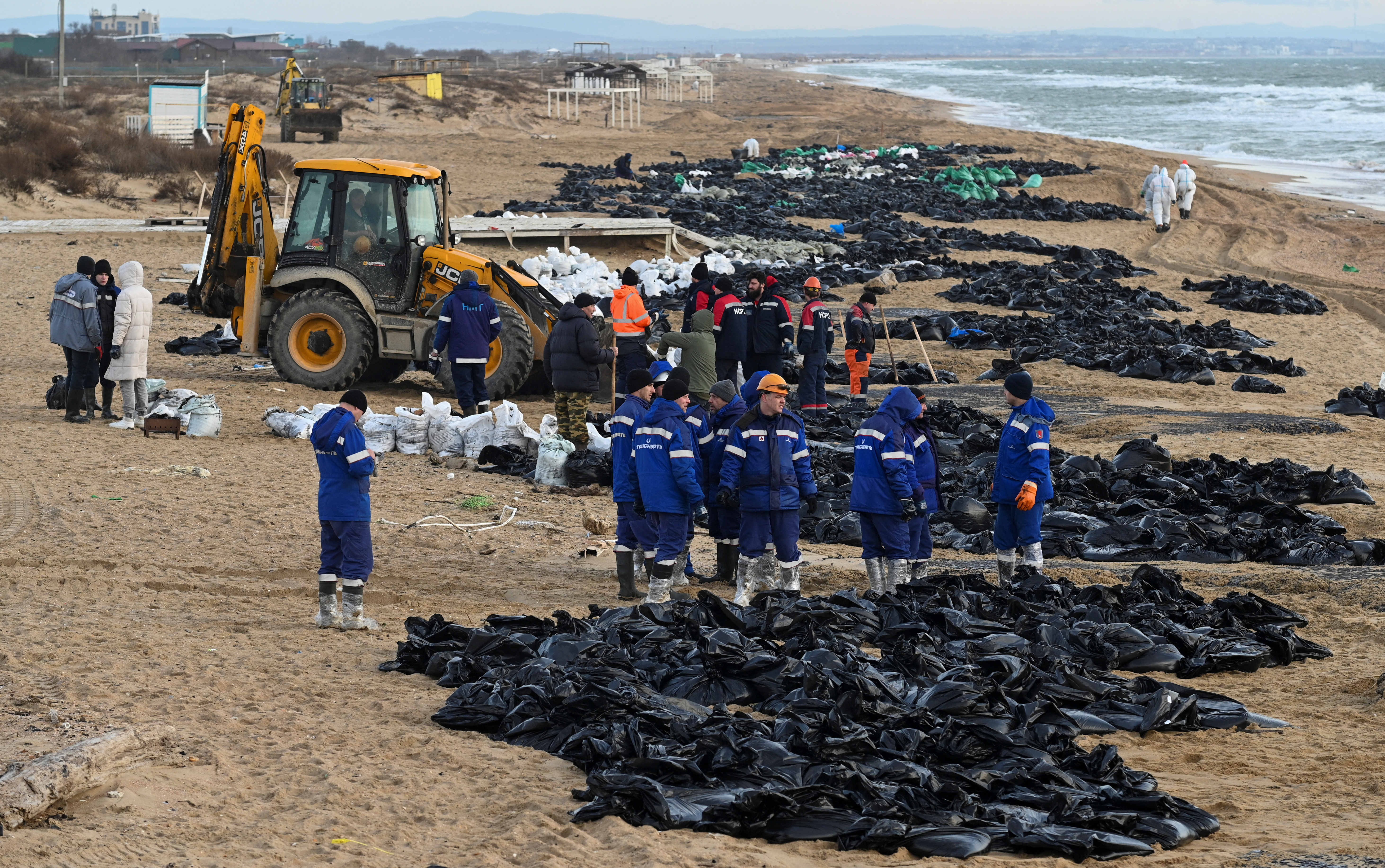 image Oil spill in Black Sea smaller than first thought, Russia says