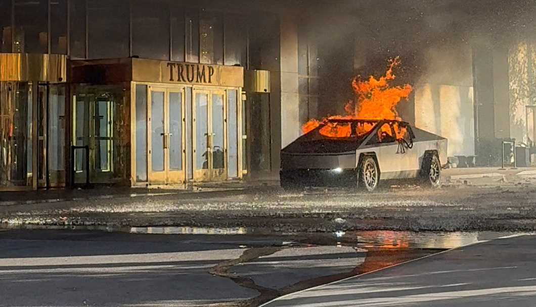 image Tesla Cybertruck explodes outside Trump Las Vegas hotel, killing driver