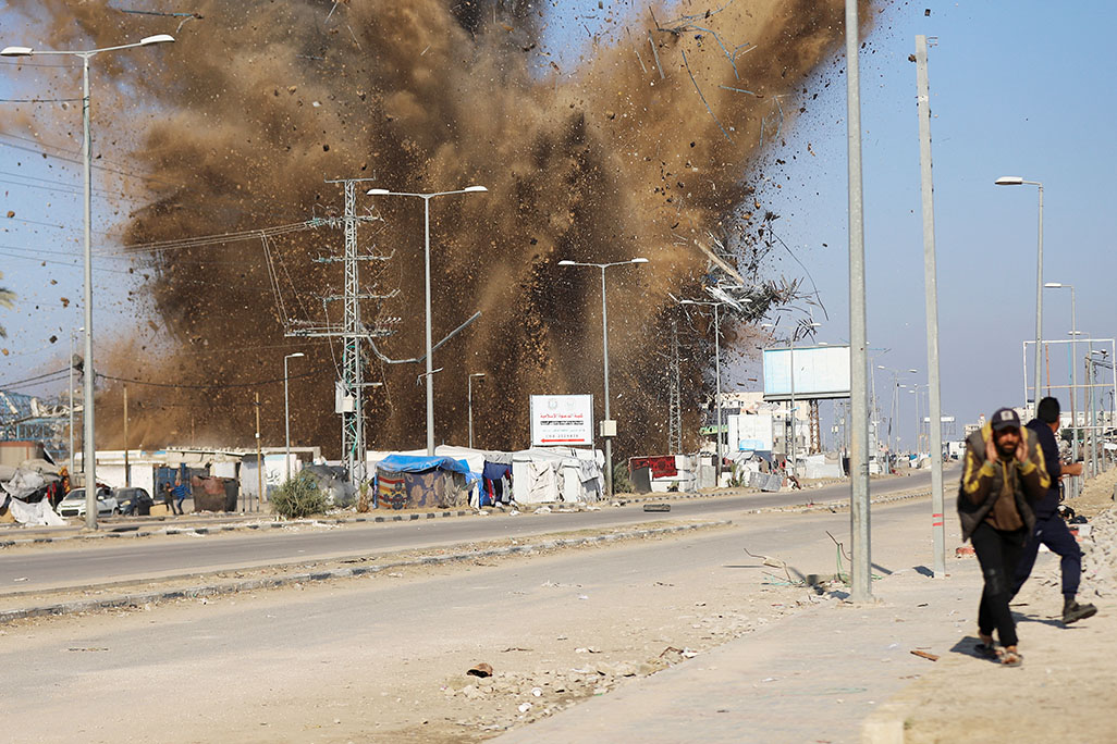 image Israeli strikes kill dozens in Gaza Strip as new ceasefire talks begin