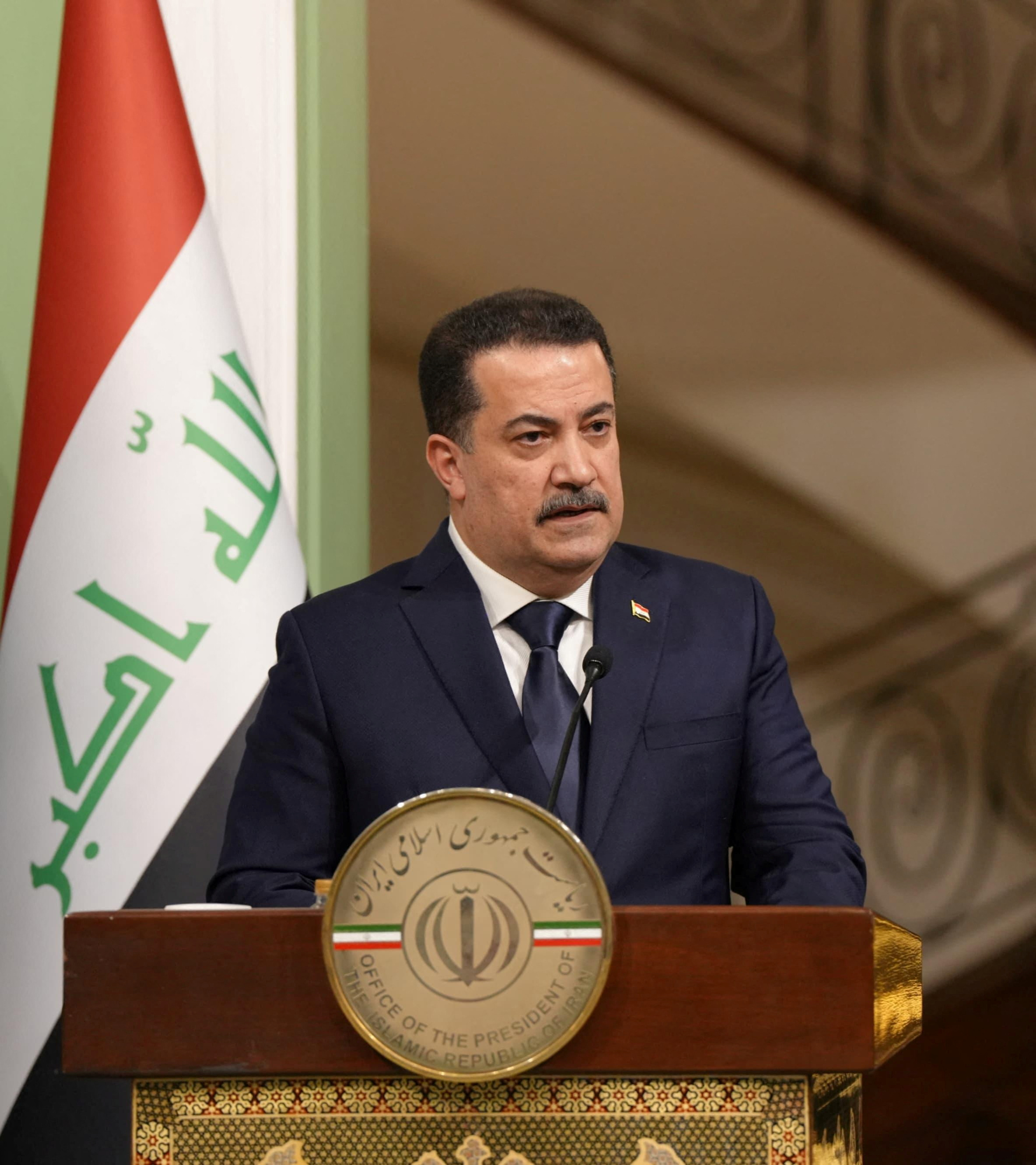 image Iraq PM says he will sign security deal with Britain
