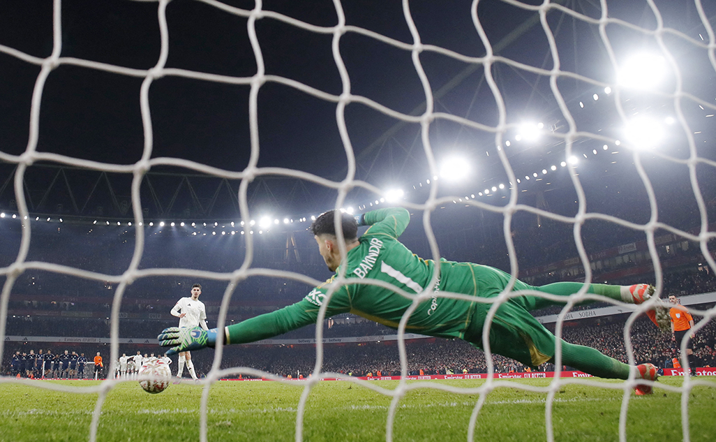 image Man United win on penalties after hectic clash against Arsenal, Spurs survive scare (4th round draw)