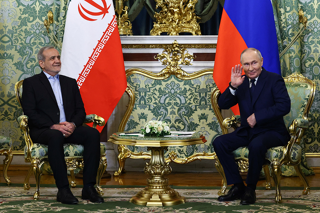 image Putin and Iranian president sign strategic cooperation treaty