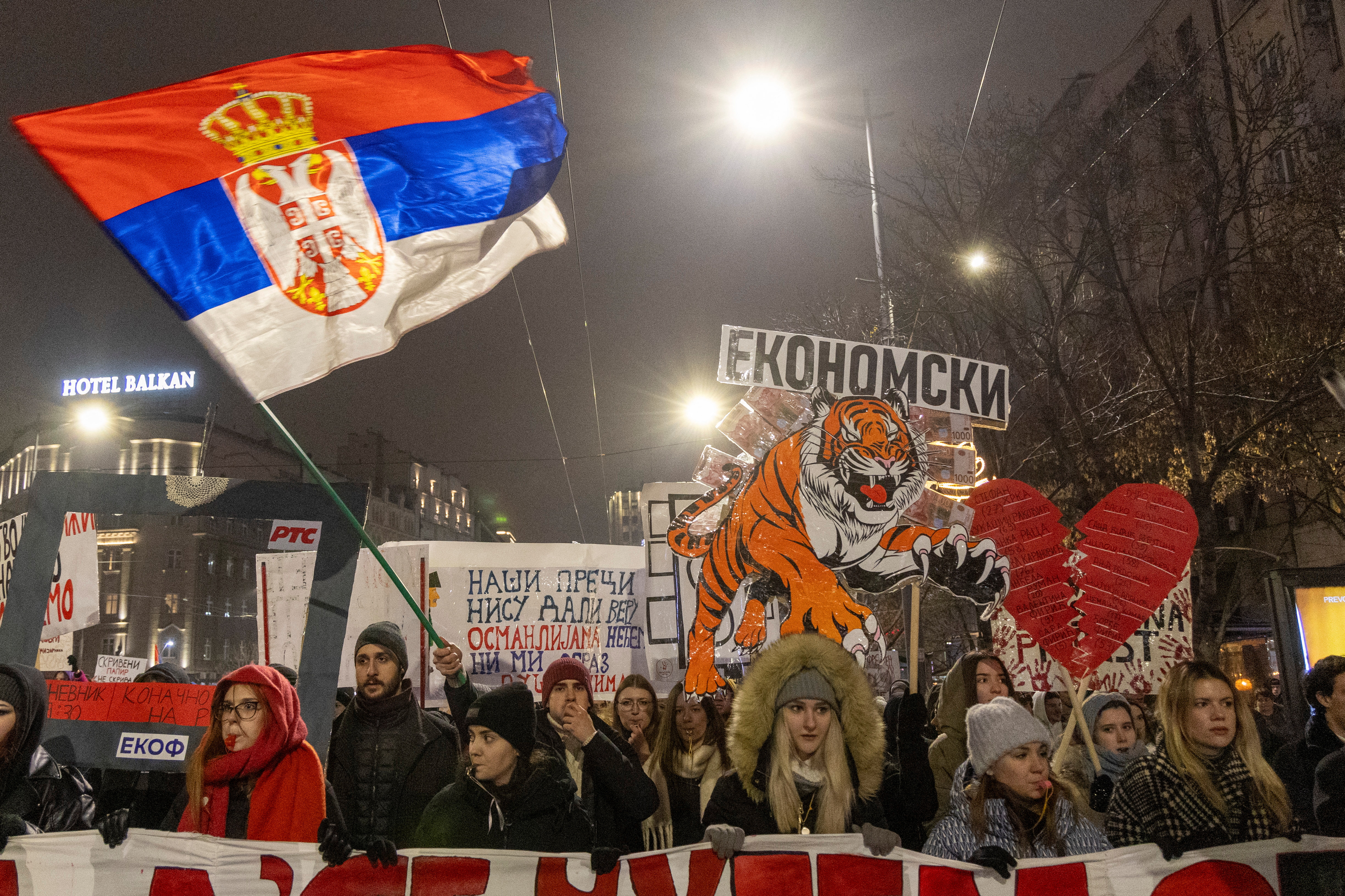 image Tens of thousands join student-led protests in Belgrade
