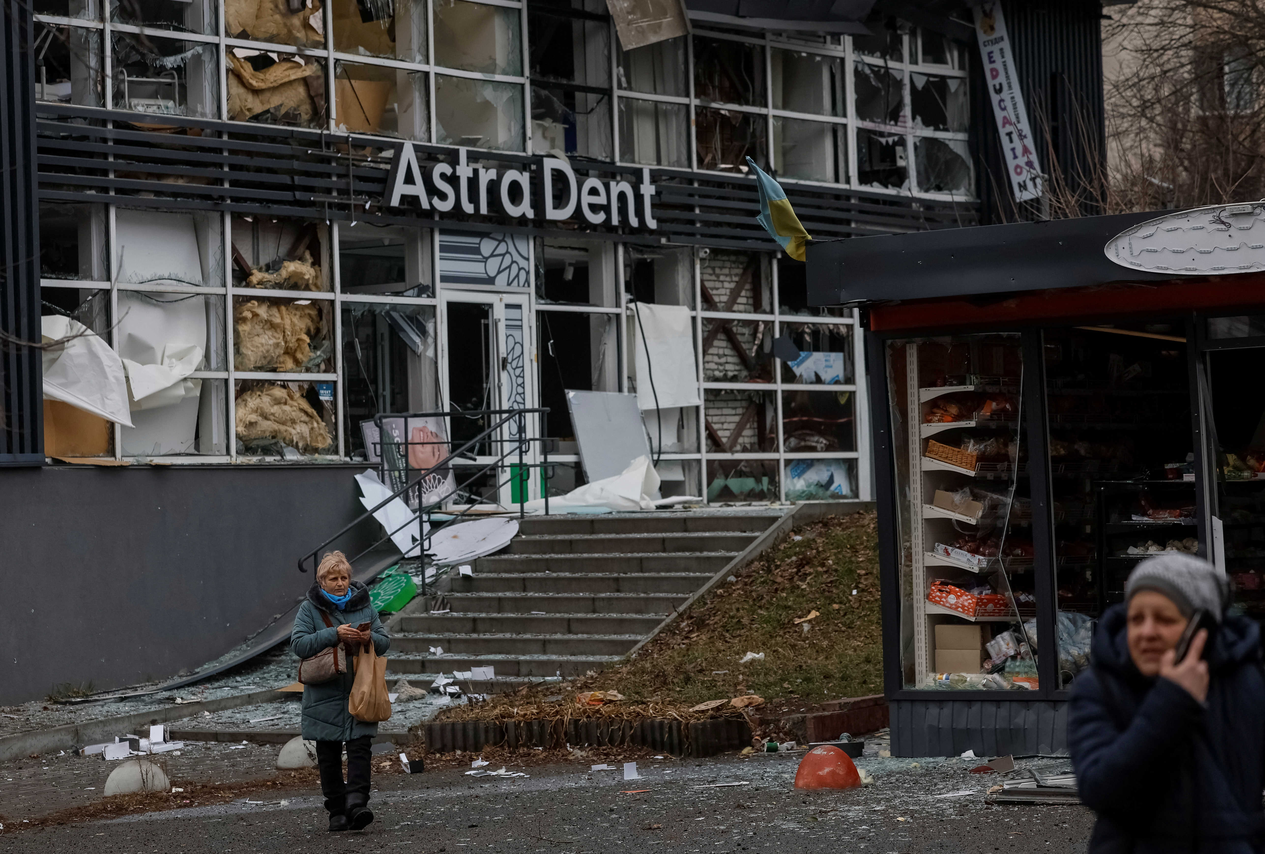 image Three killed in Russian airstrike on Kyiv, officials say