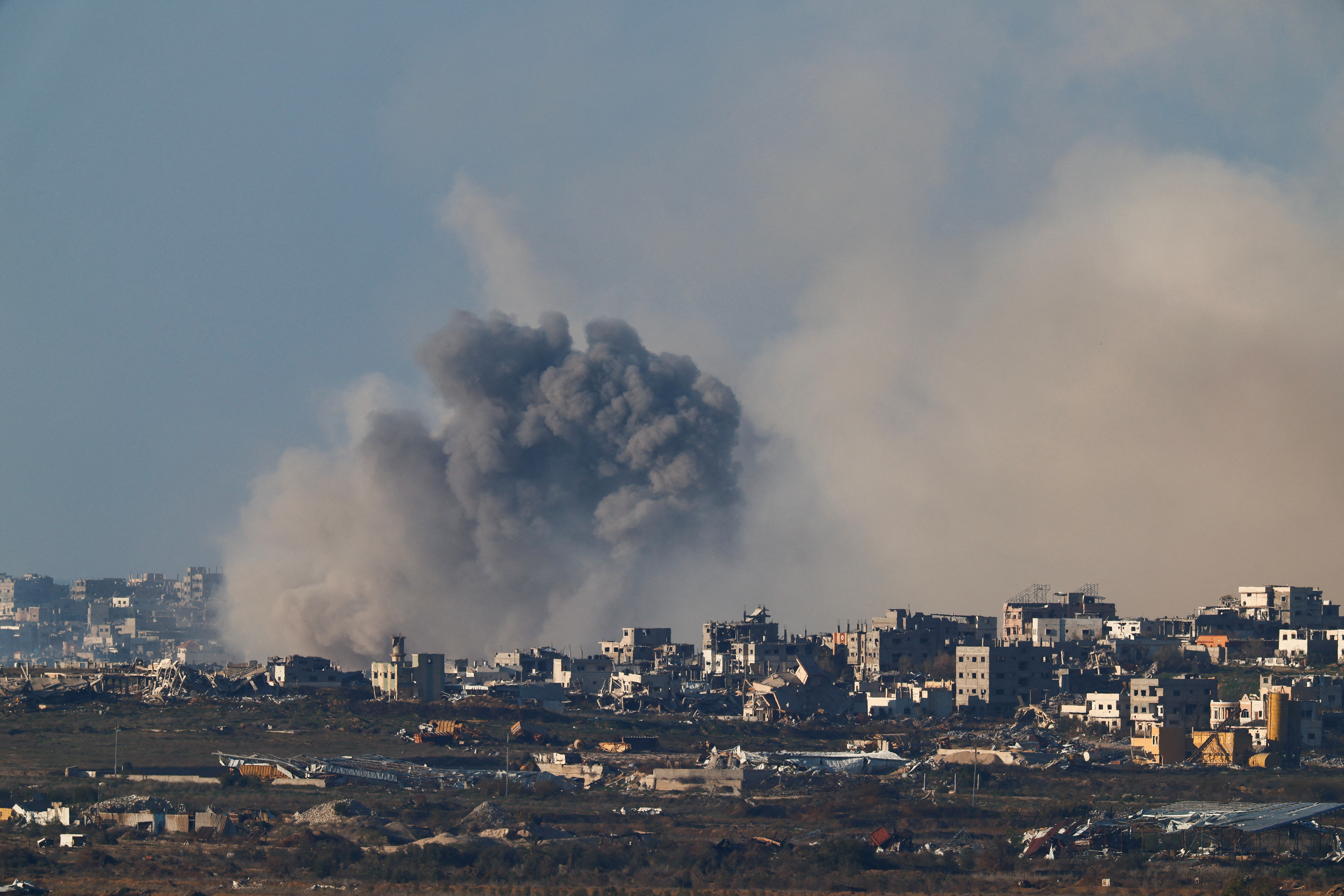 image Israel approves Gaza ceasefire, presses on with attacks