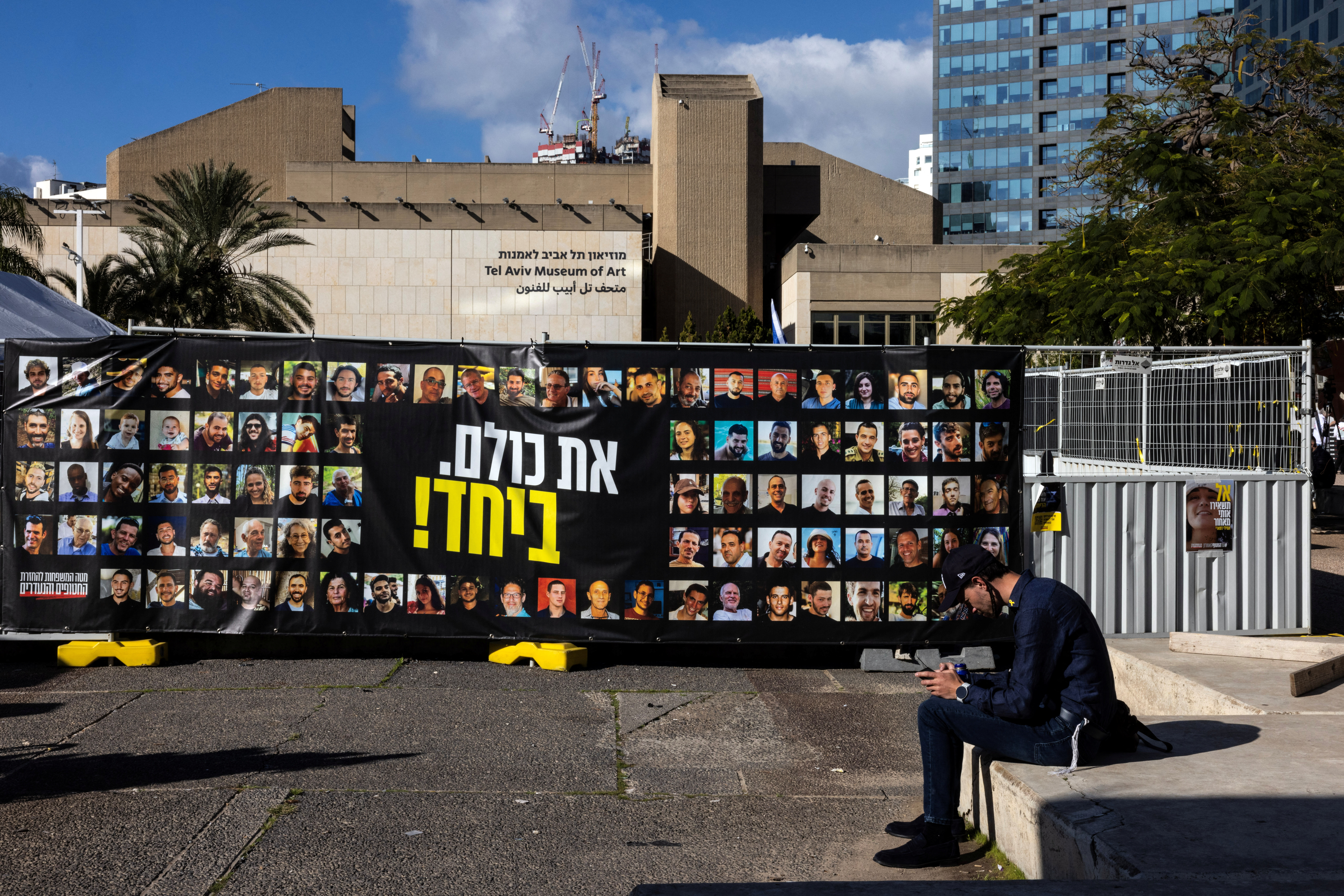 image Hamas says next hostages to be released on Sunday, a day later than expected