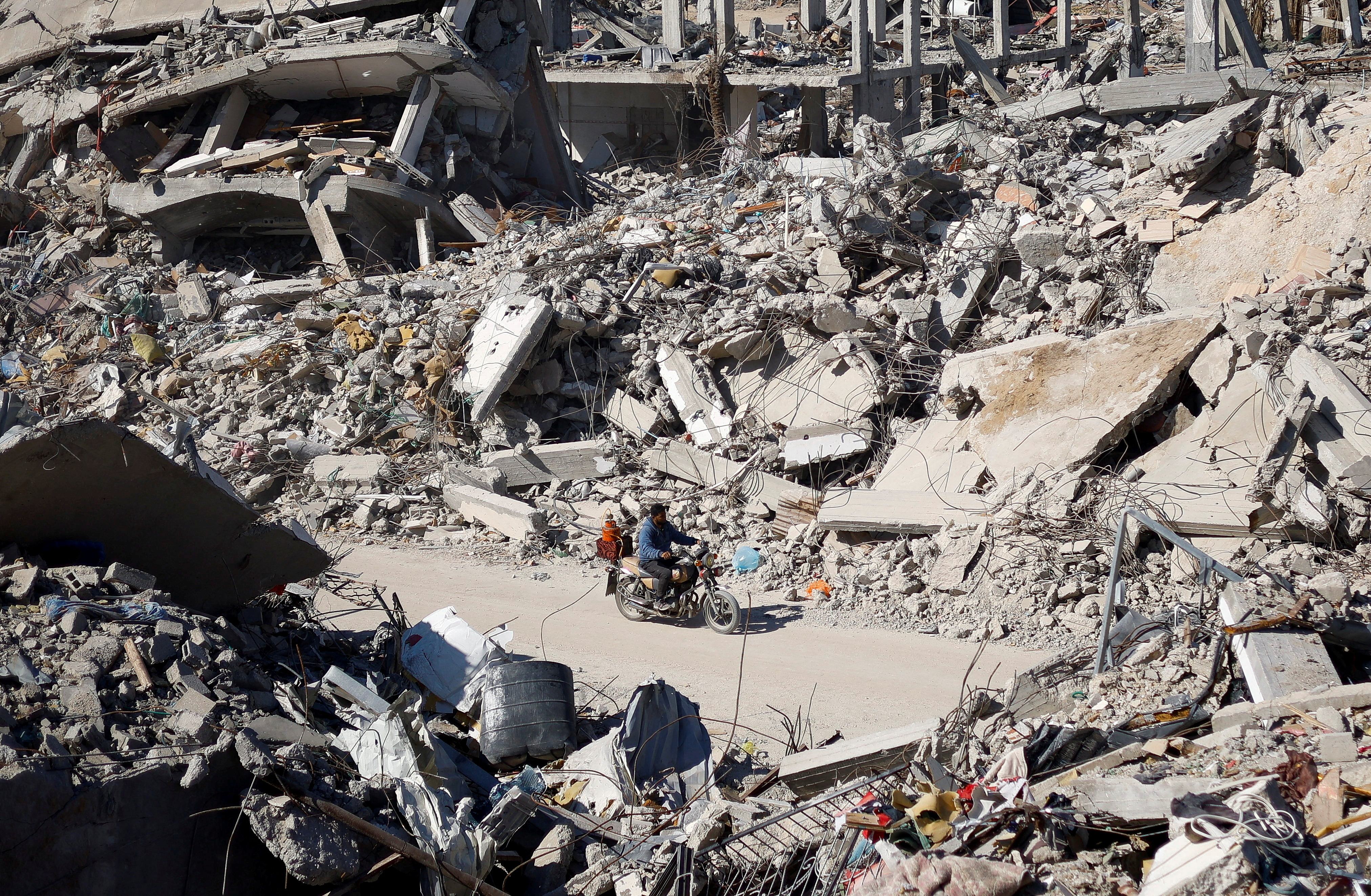 image Gazans&#8217; joy at ceasefire dims as they visit ruined homes, dig for the dead