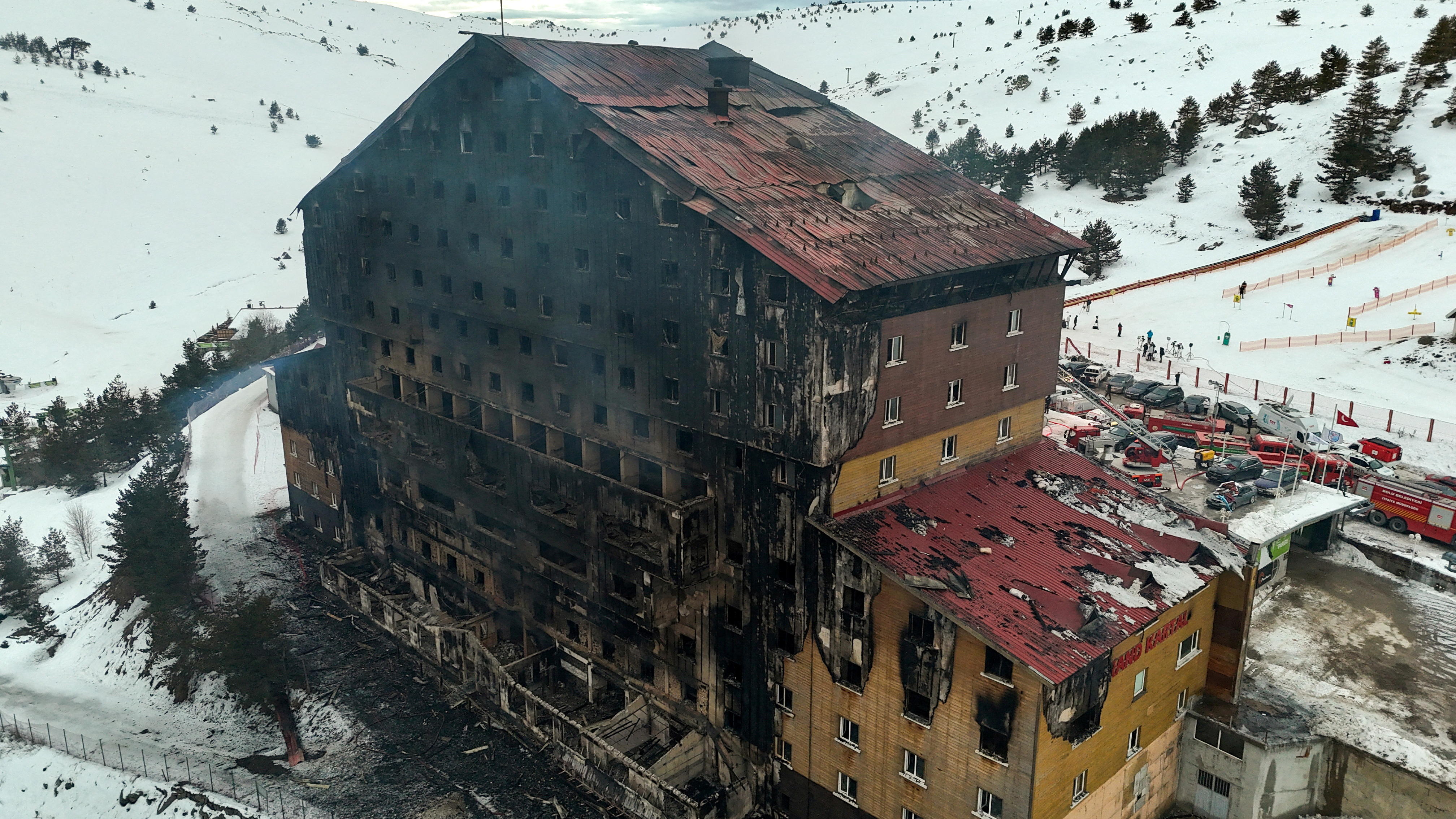 image North declares mourning period over deadly ski resort fire