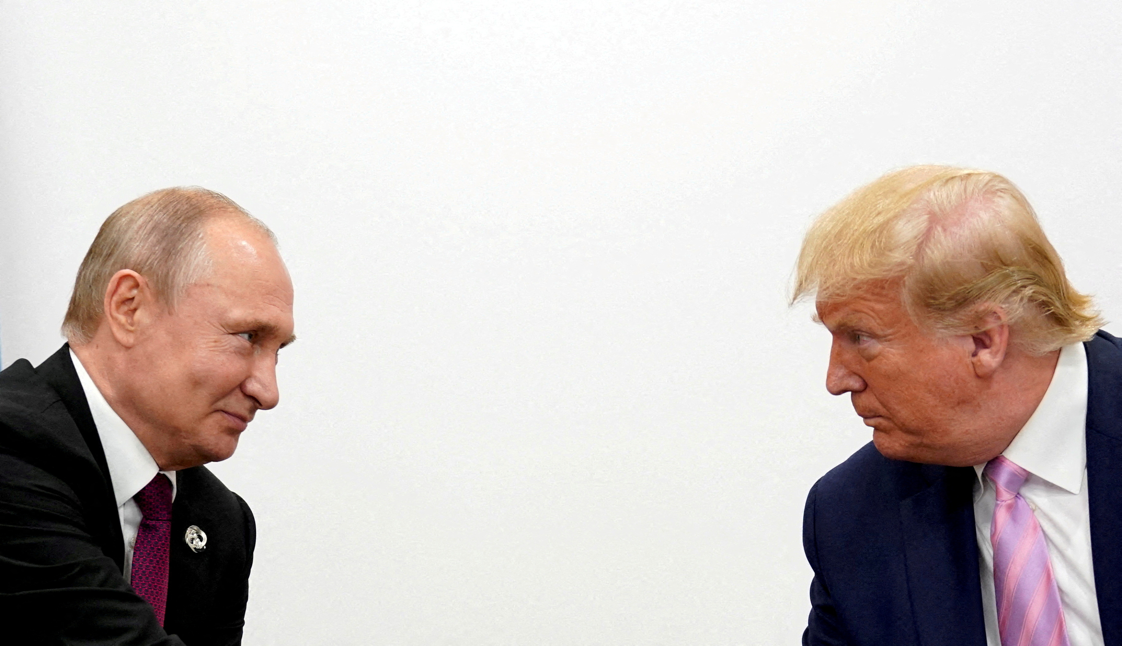 cover Trump threatens Russia, make a deal or face more measures